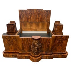 Lit et paire de tables de chevet Art Déco en noyer par Ducrot, années 1920