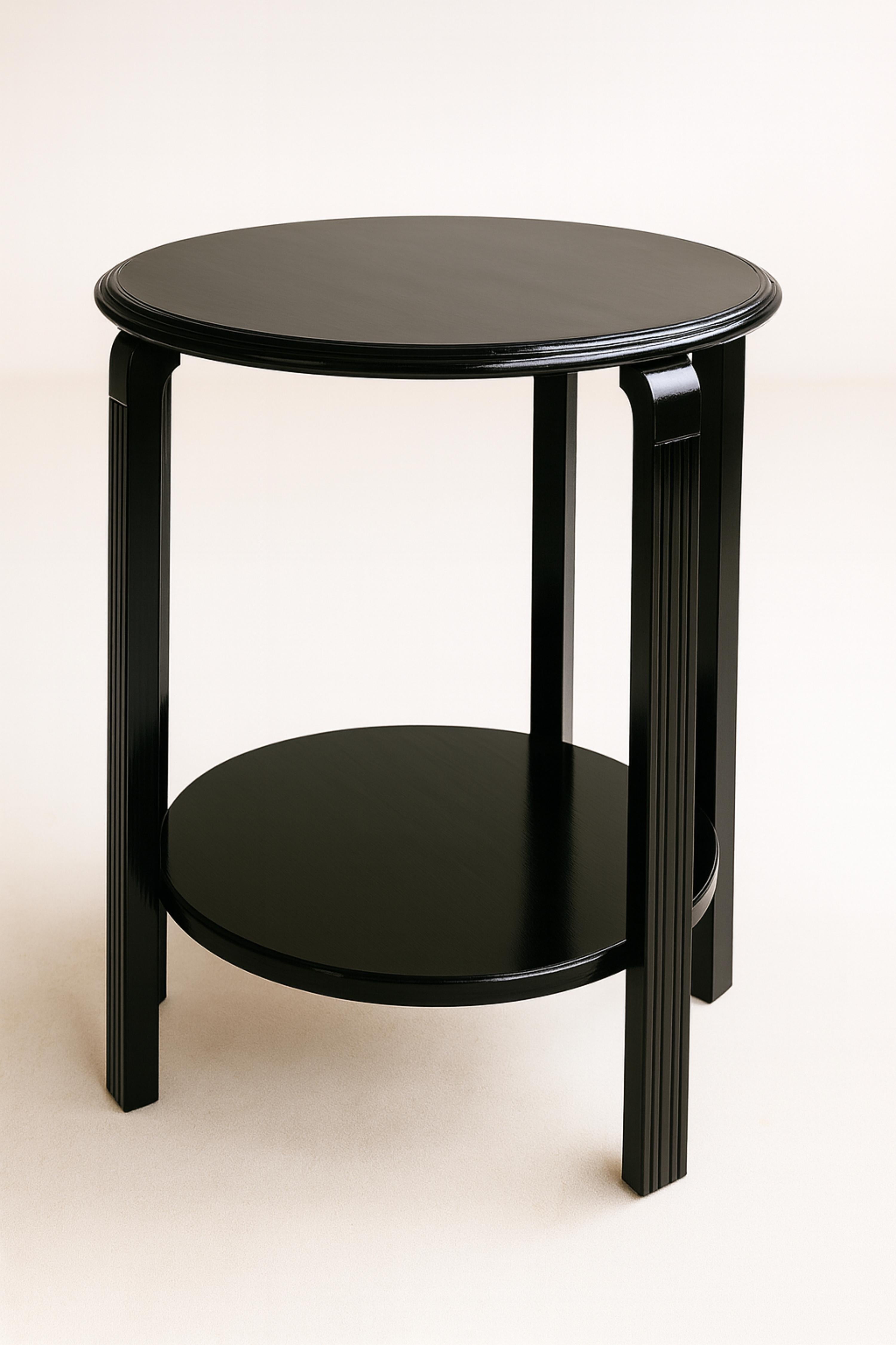 Art Deco Walnut Black Lacquer  Side Table, 20th Century For Sale 2