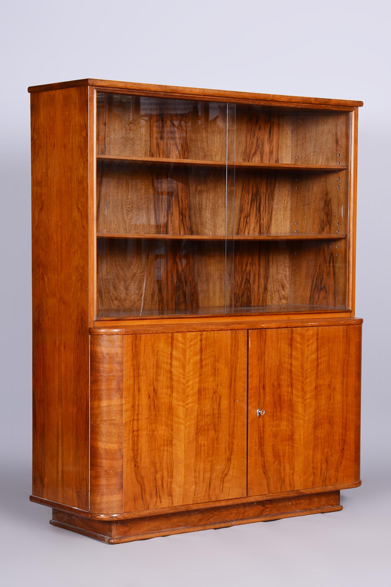 Art Deco Walnut Bookcase, Well-Preserved Original Condition, Czechia, 1950s For Sale 6