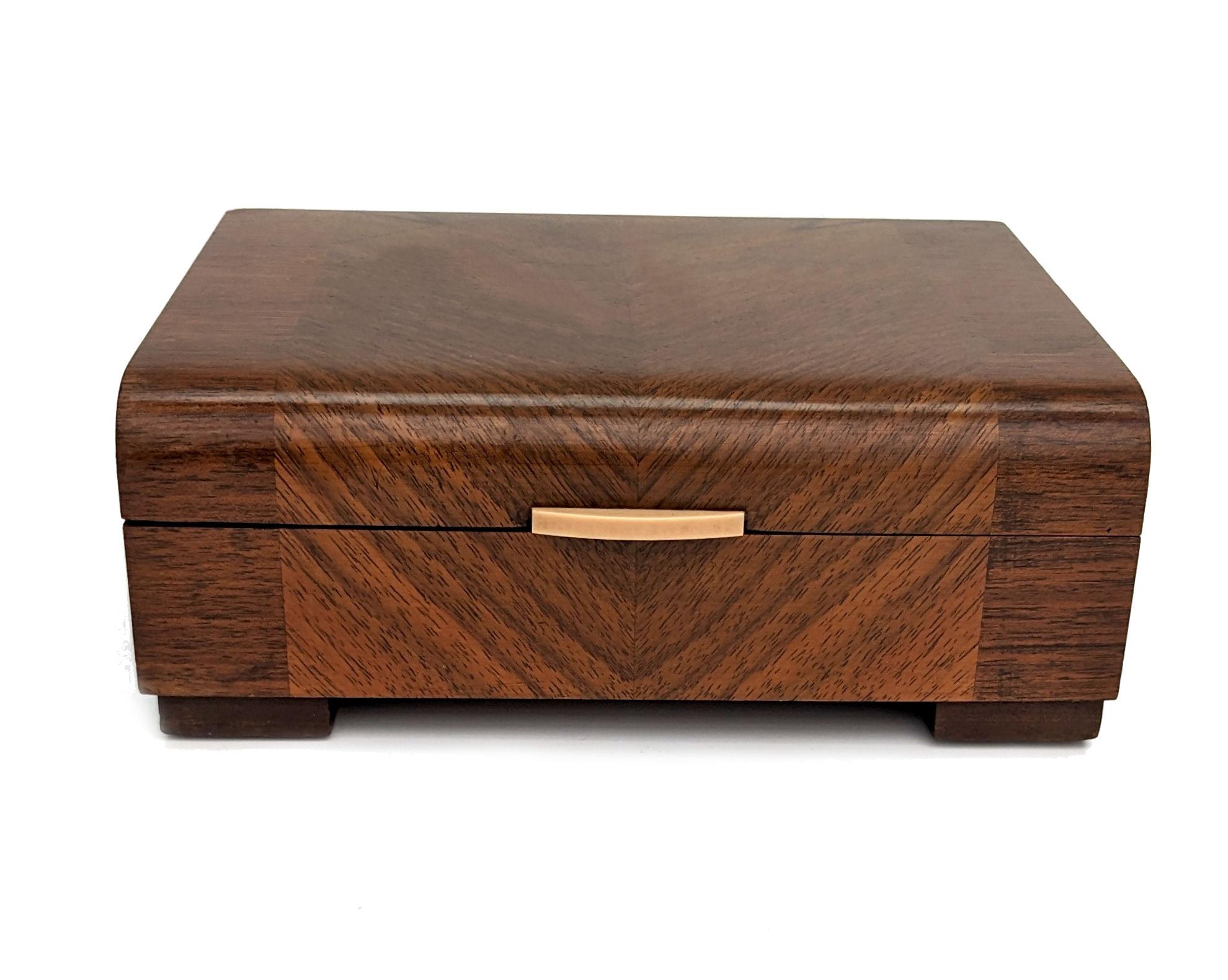 For your consideration is this superbly iconic Art Deco walnut box with an iconic round shoulder edges and bakelite handle. This box is a great size, larger than normal, making it a very functional piece, many possible uses such as jewellery,