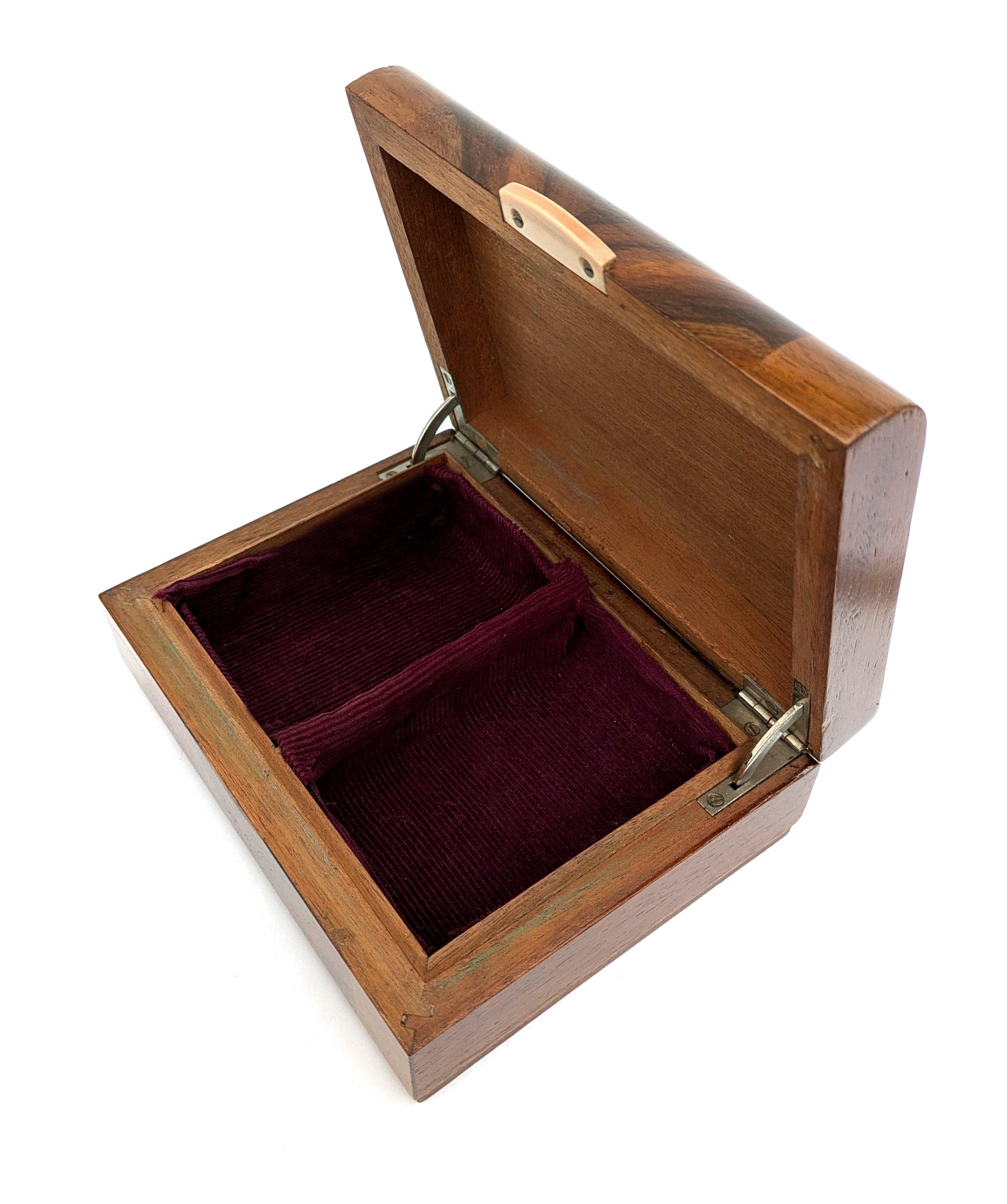 Caja Art Decó de nogal con asa de baquelita, c1930 Baquelita en venta