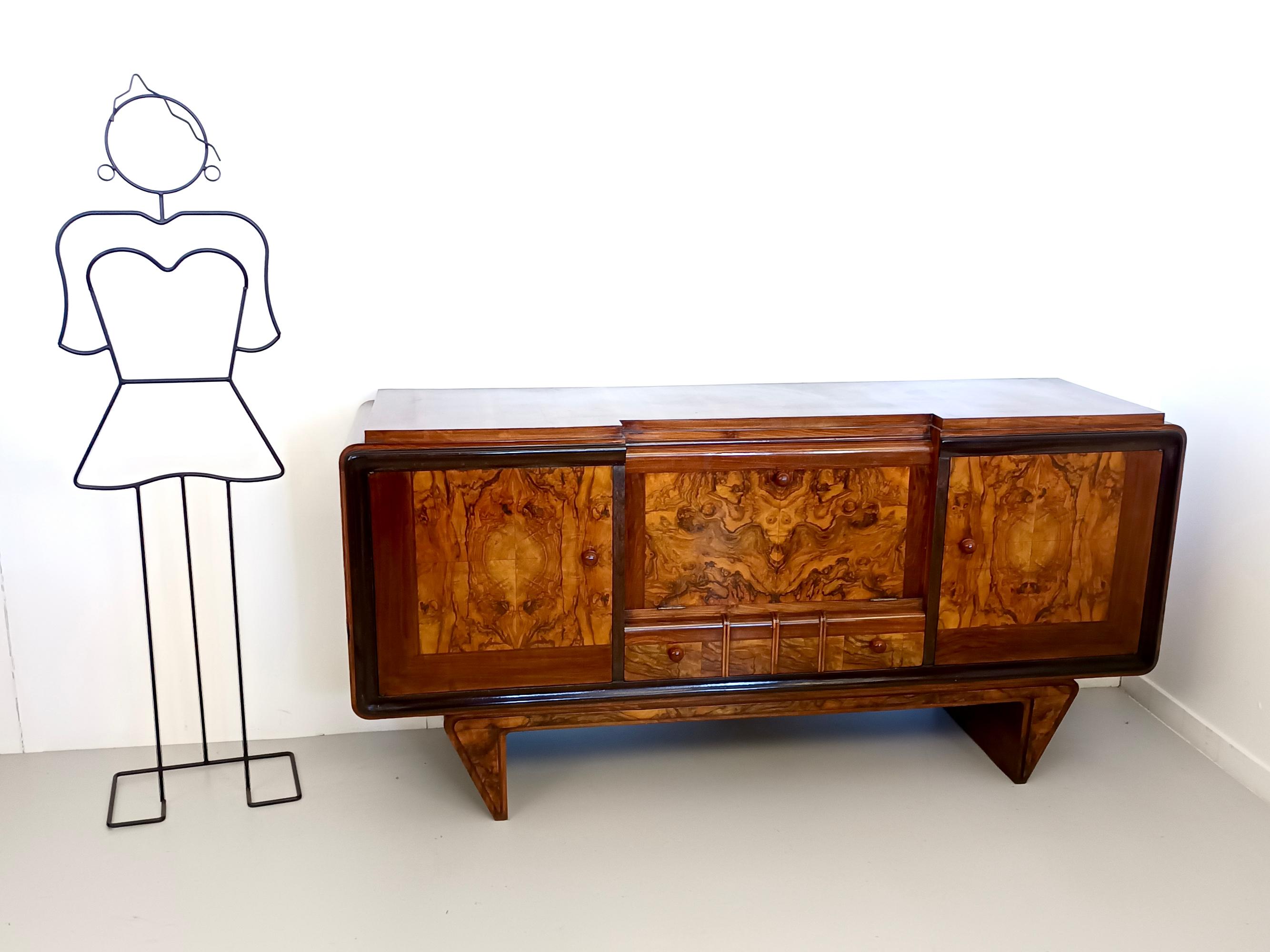 Art Deco Walnut, Briar Root and Ebonized Beech Sideboard, Italy In Excellent Condition For Sale In Bresso, Lombardy