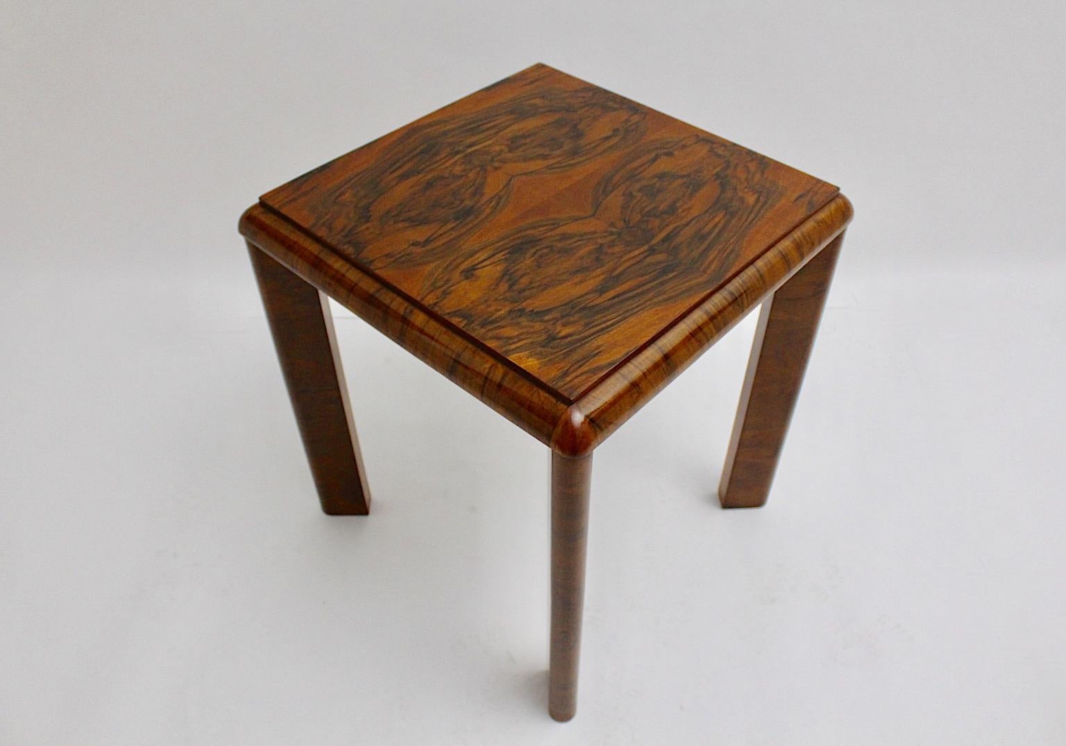 Art Deco Walnut Brown Side Table Coffee Table Square 1930s Austria In Good Condition For Sale In Vienna, AT