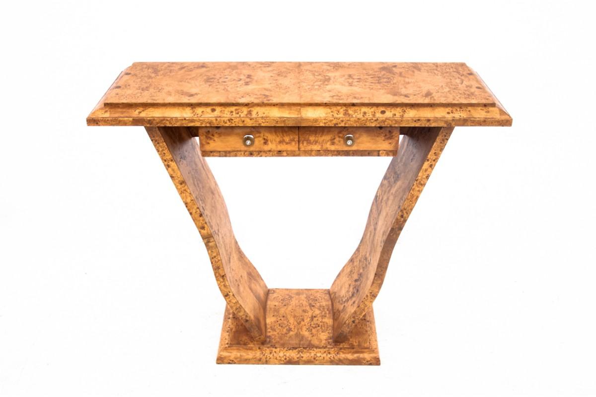 Art Deco console from the Mid-20th Century.
Produced in Poland, made of walnut burl wood.
Preserved in excellent condition
Dimensions: Height 89 cm / width 108 cm / depth 39 cm.