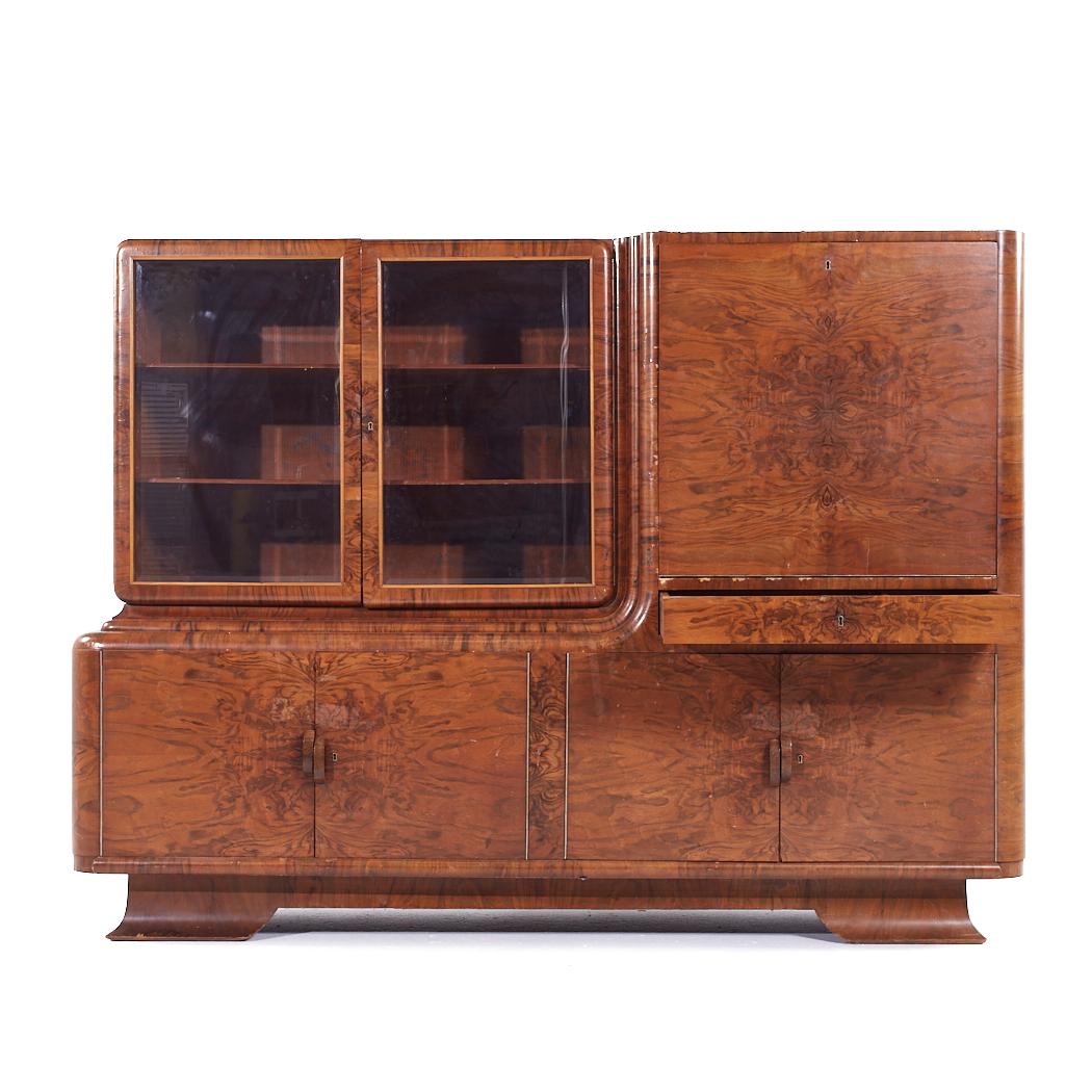 Vetro Credenza Hutch in legno di noce Art Deco in vendita