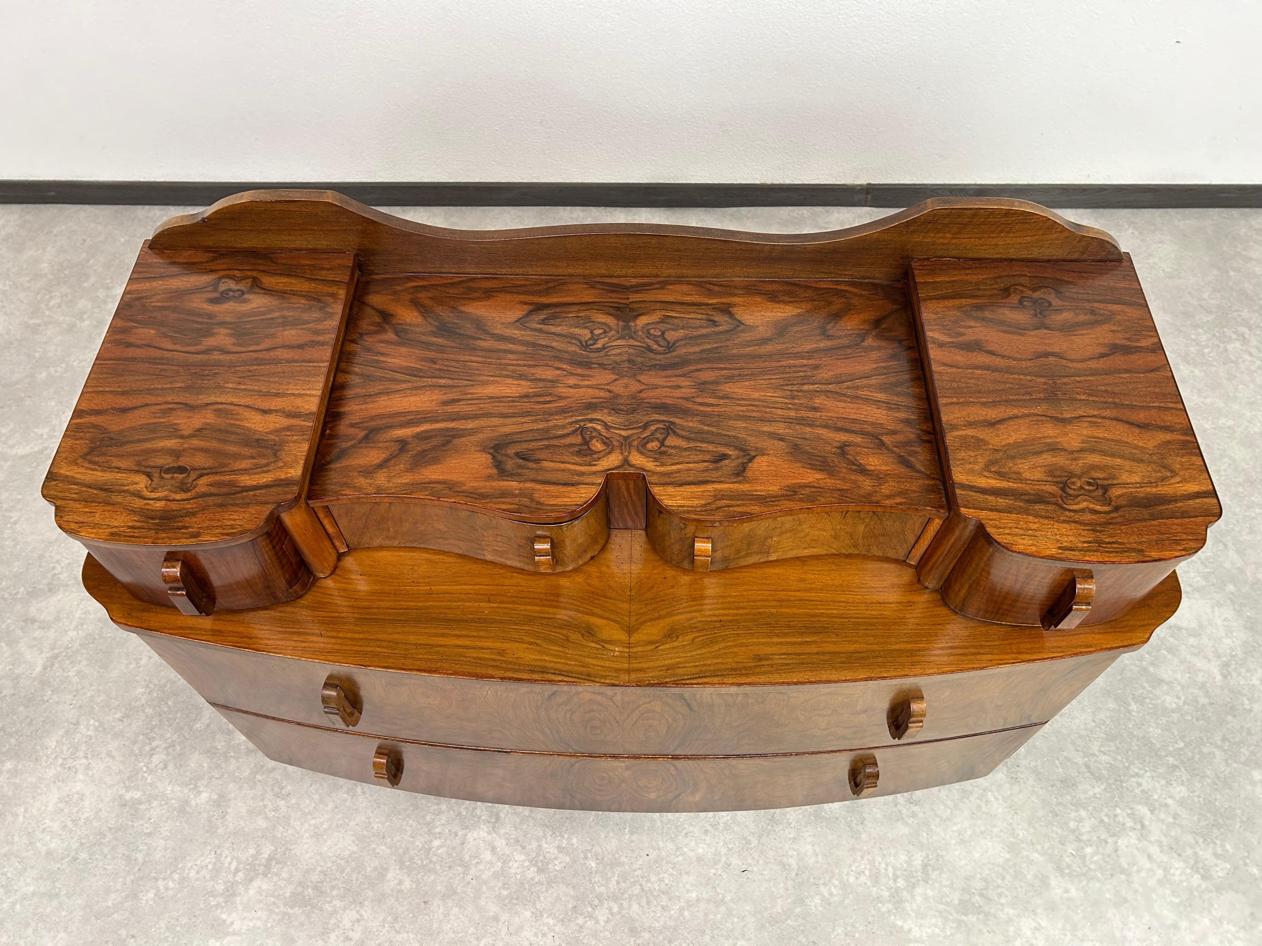 Art deco walnut cabinet In Excellent Condition For Sale In Banská Štiavnica, SK