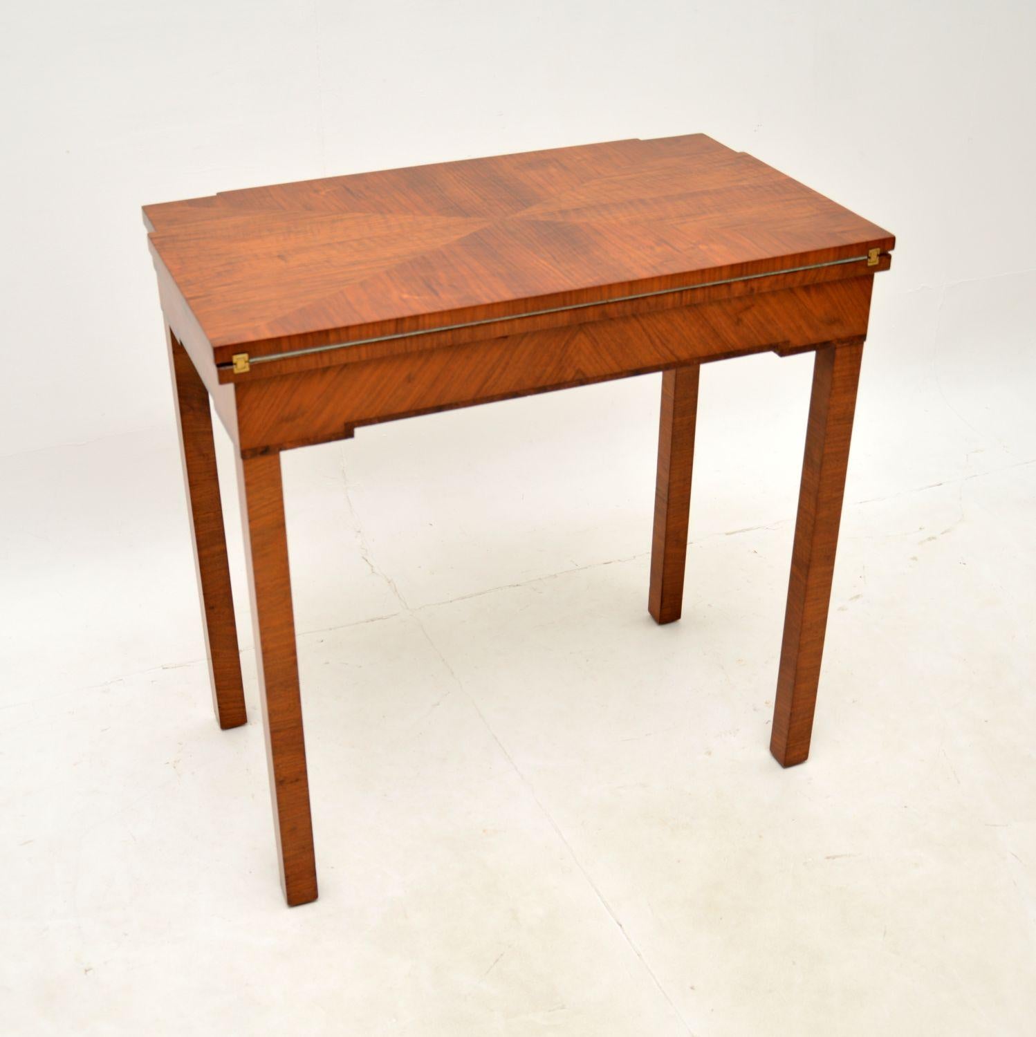 A stylish and extremely well made Art Deco walnut card table. This was made in England, it dates from the 1920-30’s.

It is of superb quality, with a gorgeous breakfront design. The top is segmented figured walnut, the edges and legs are also