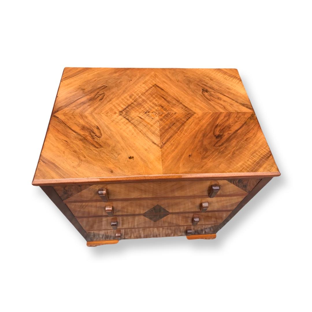 Mid-20th Century Art Deco walnut chest of drawers of Geometric pattern For Sale
