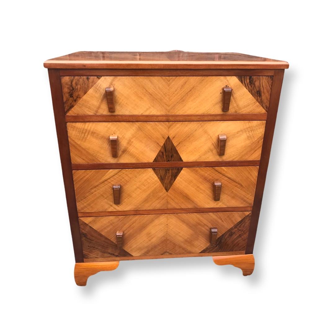 Art Deco walnut chest of drawers of Geometric pattern For Sale 1