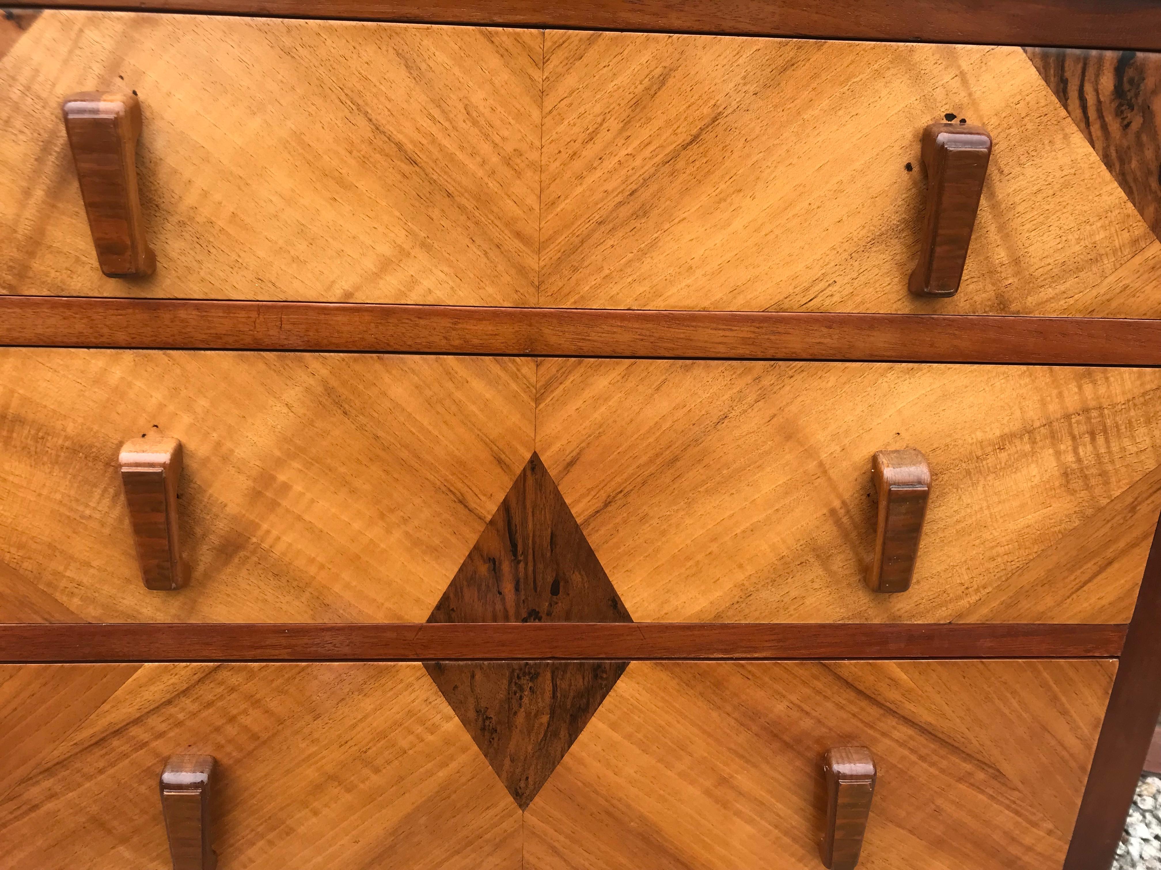Art Deco walnut chest of drawers of Geometric pattern For Sale 3