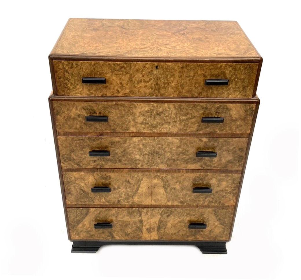  For your consideration is this very stylish and beautifully figured Walnut original Art Deco chest of drawers which dates to the 1930's. Five generously sized drawers which are veneered in mid tone figured walnut veneer with original ebonized