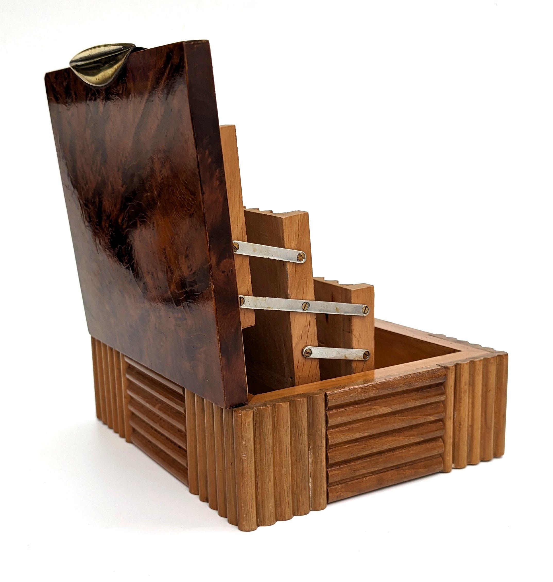 Caja de nogal Art Decó para puros / cigarrillos, c1930 en venta 5