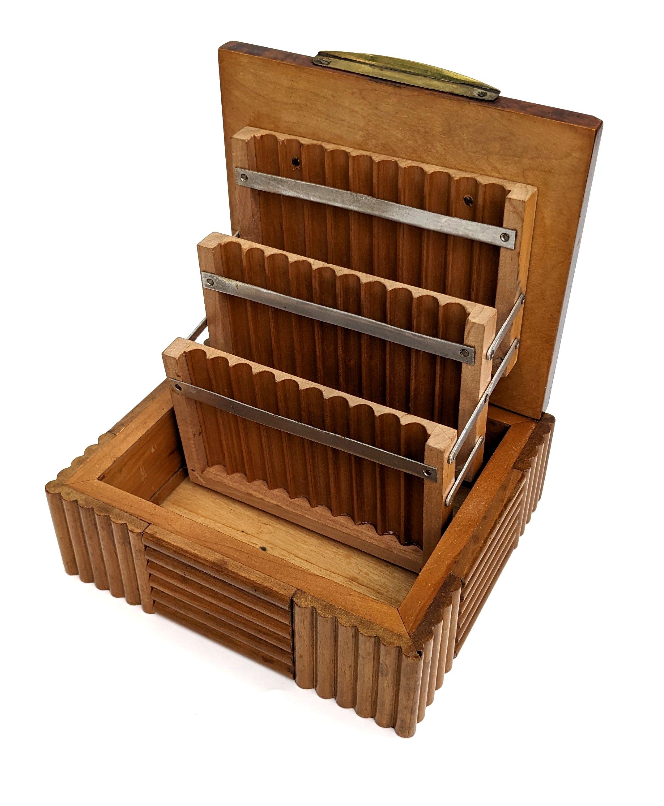 Caja de nogal Art Decó para puros / cigarrillos, c1930 Nogal en venta