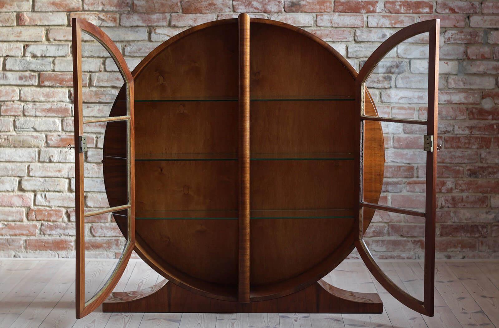 round display cabinet