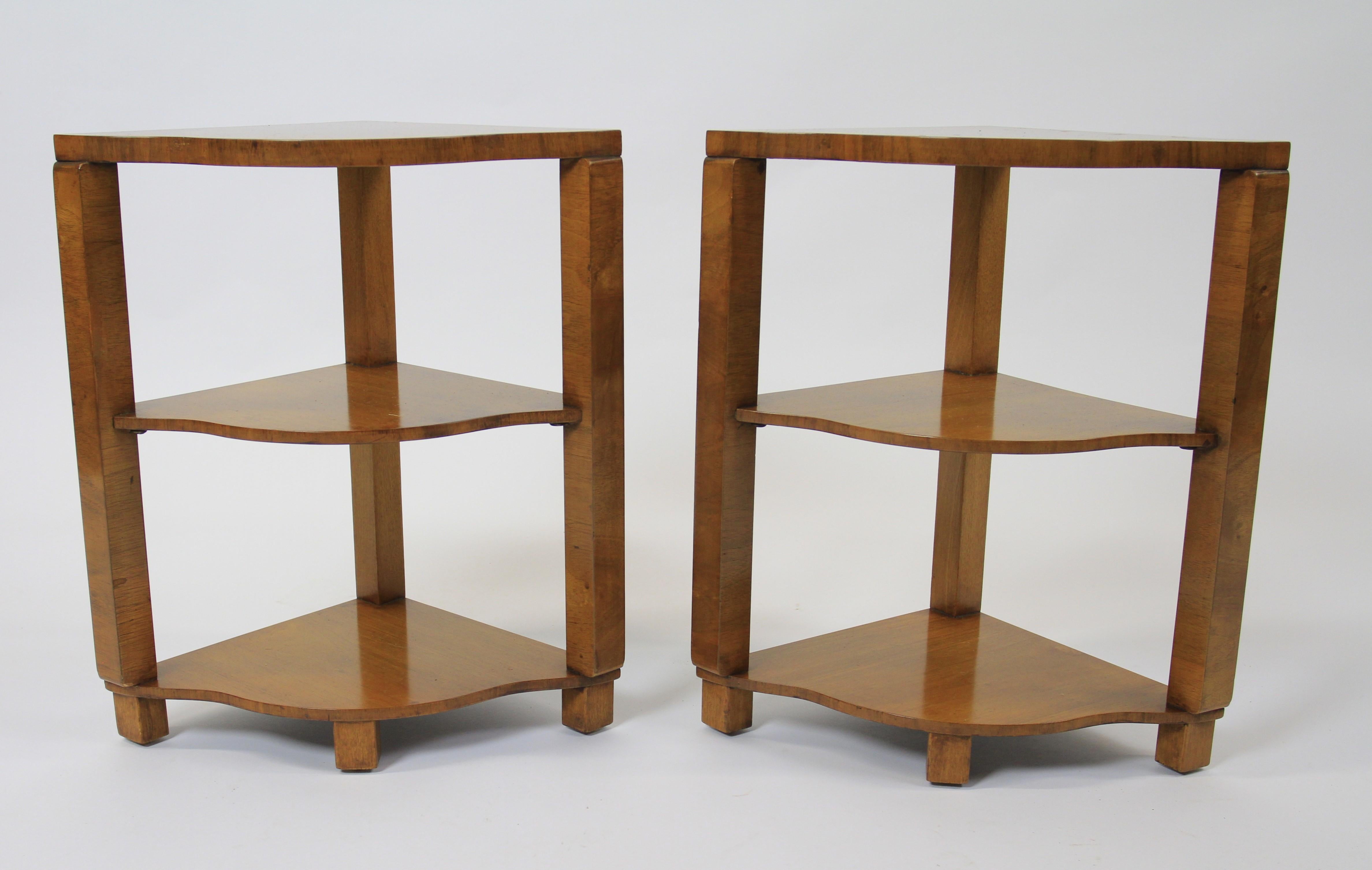 Art Deco Walnut cloud shaped Nest of 4 tables circa 1930s For Sale 1
