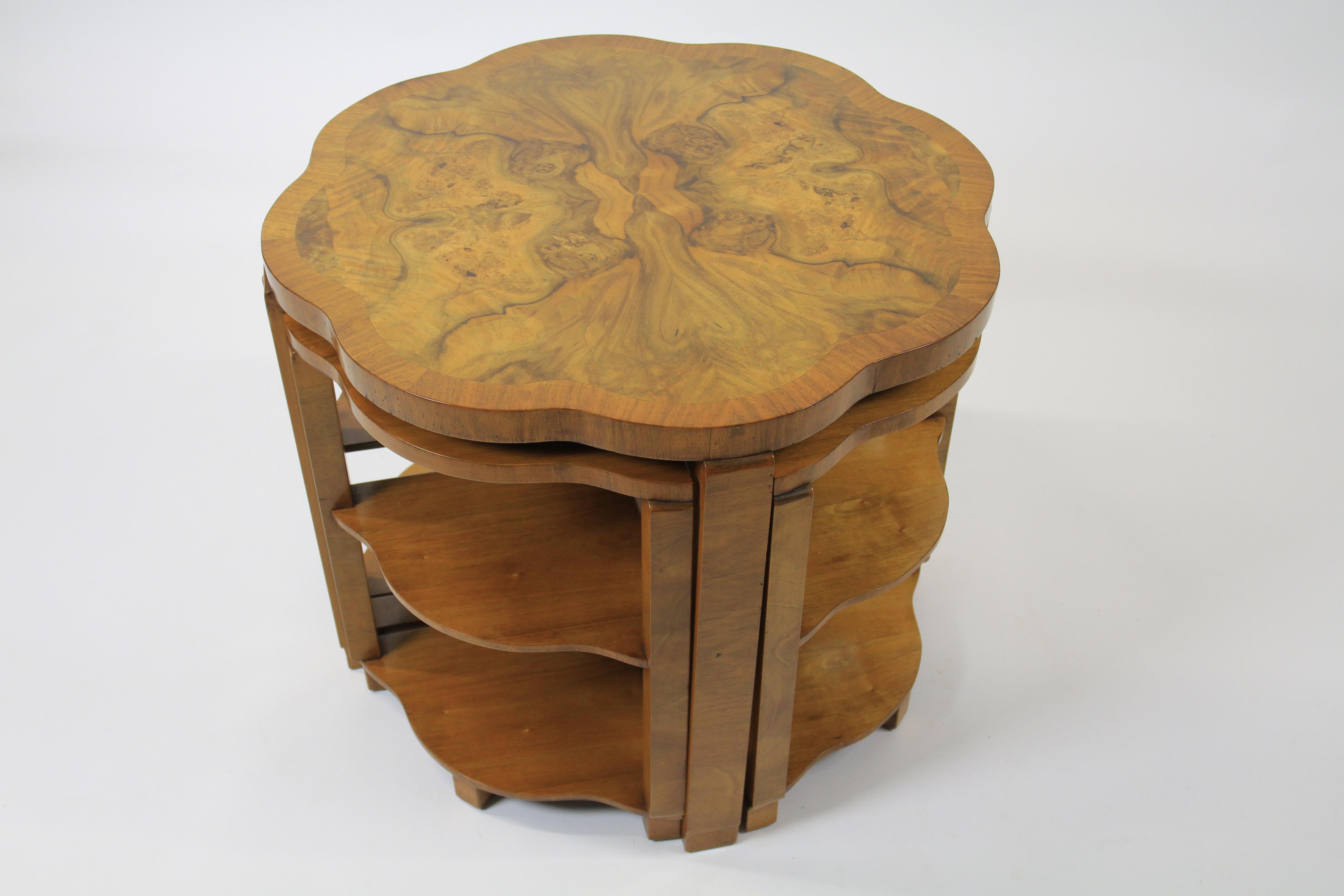 Art Deco Walnut cloud shaped Nest of 4 tables circa 1930s For Sale 3
