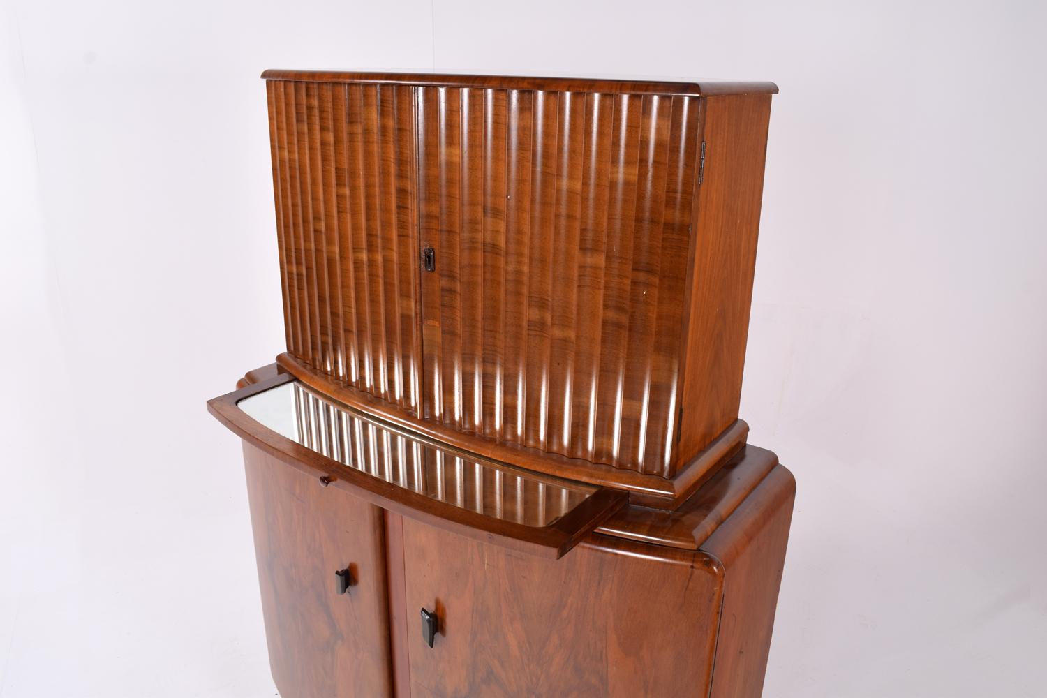 Art Deco Walnut Cocktail Cabinet, 1930s In Good Condition In Lisboa, Lisboa