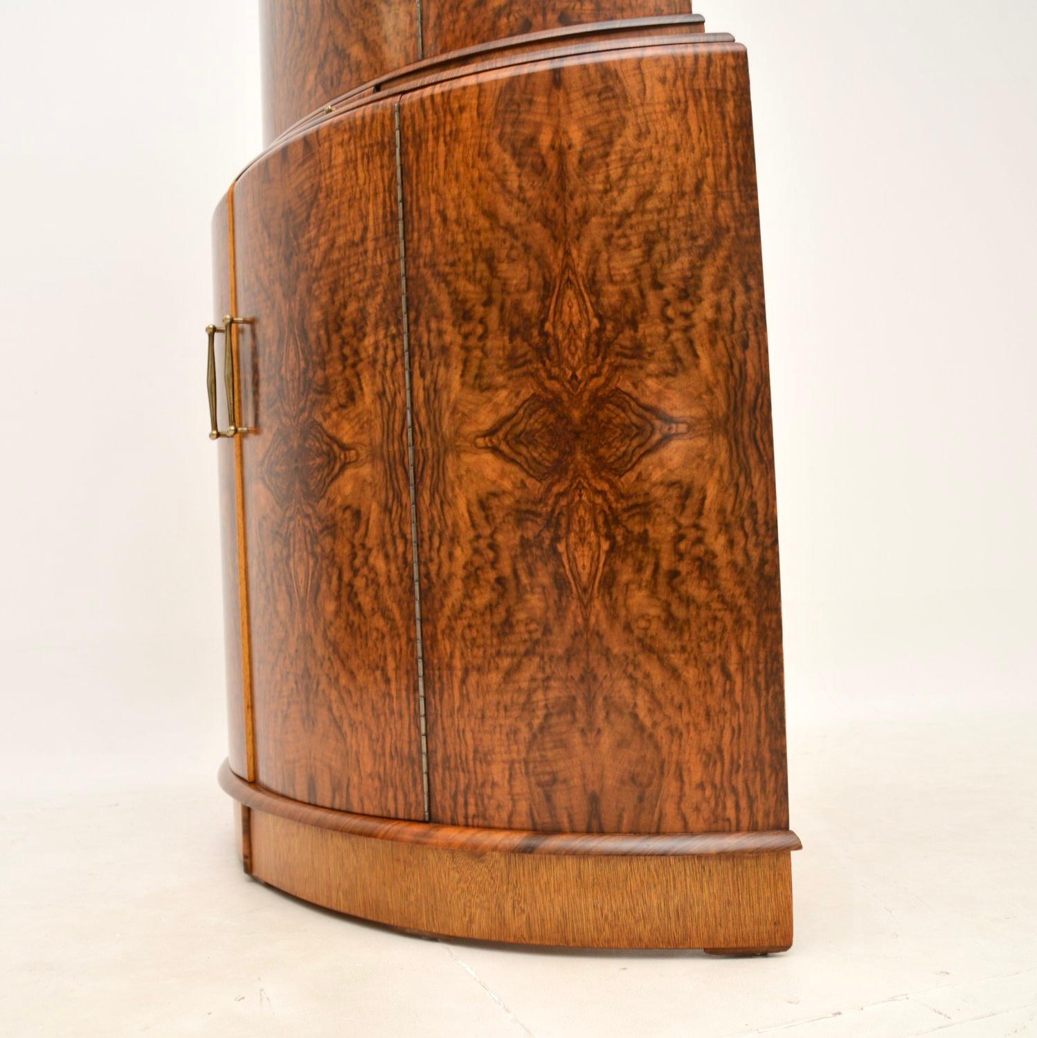 Mid-20th Century Art Deco Walnut Cocktail Drinks Cabinet For Sale