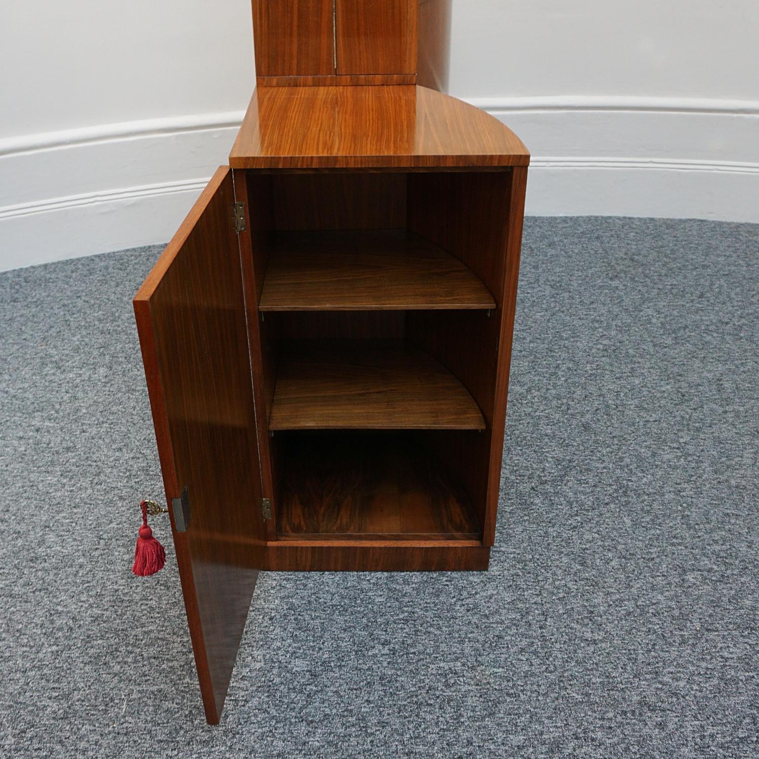 Art Deco Walnut Cocktail/Drinks Cabinet For Sale 12