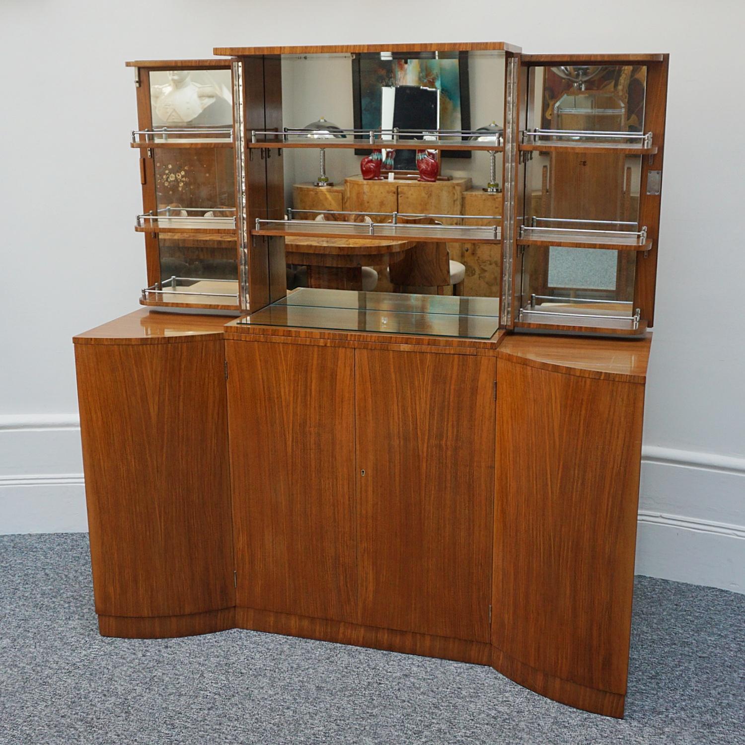 Early 20th Century Art Deco Walnut Cocktail/Drinks Cabinet For Sale