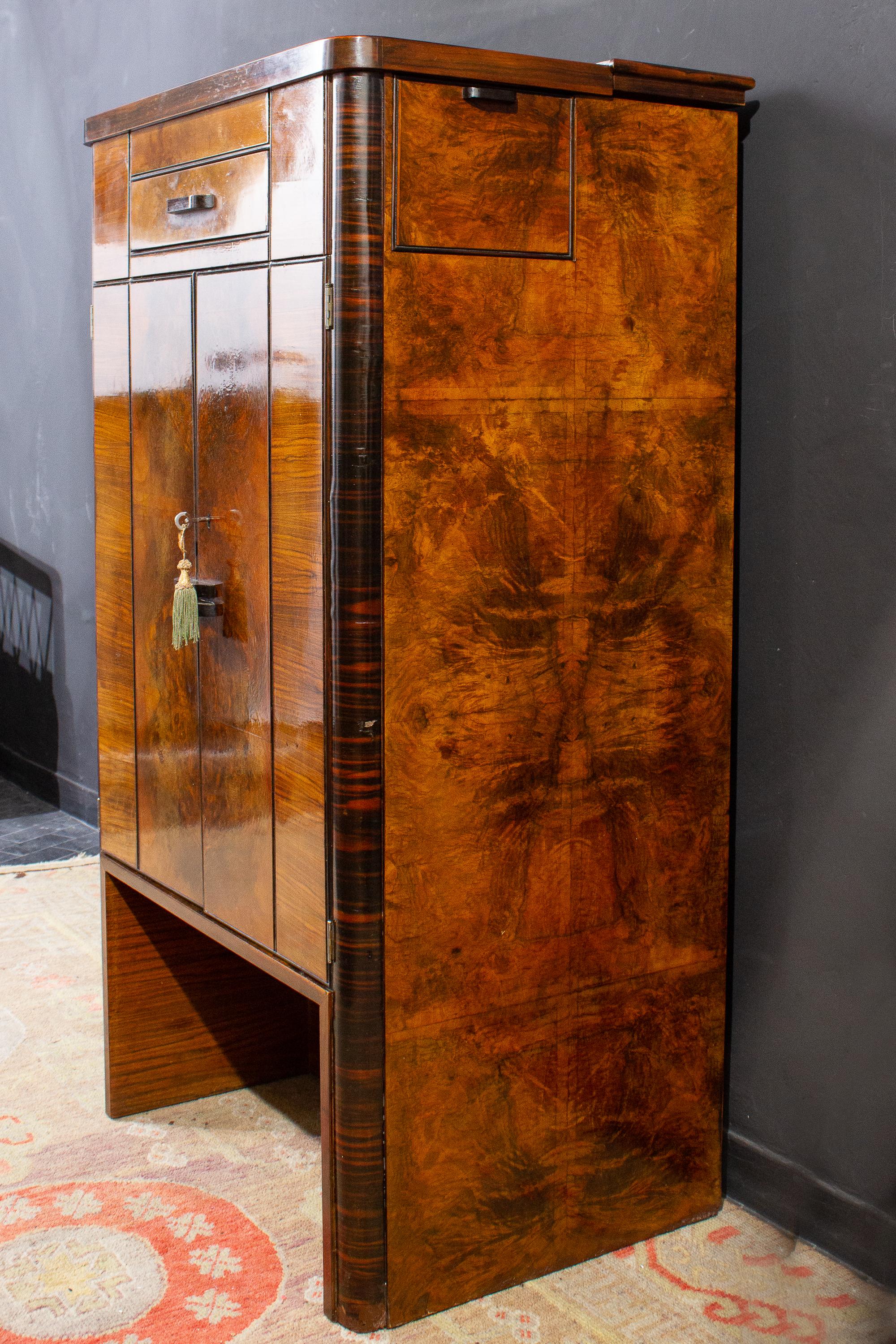 Art Deco Walnut Cocktail Dry Bar Cabinet, Italy, 1930s 2