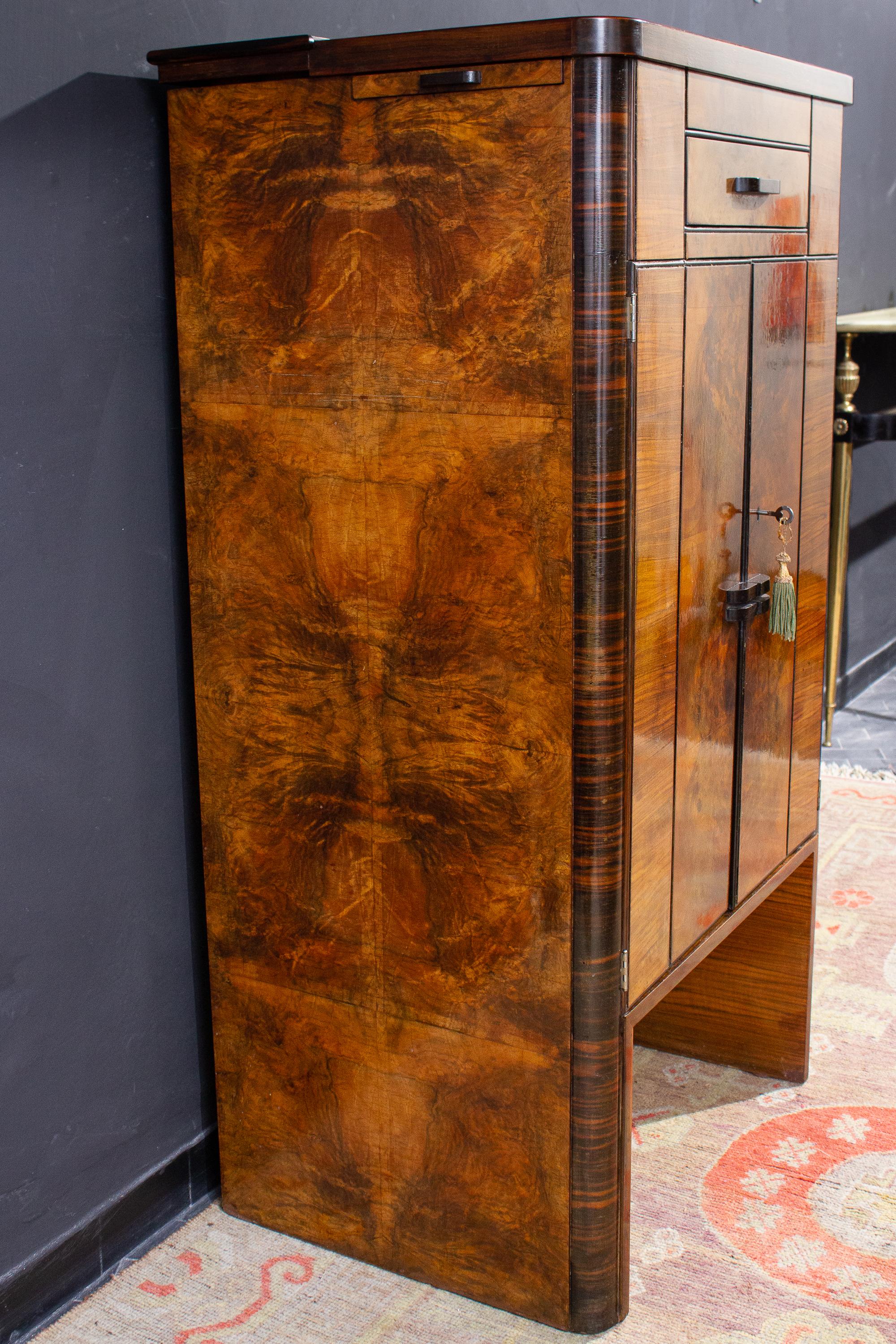 Art Deco Walnut Cocktail Dry Bar Cabinet, Italy, 1930s 3