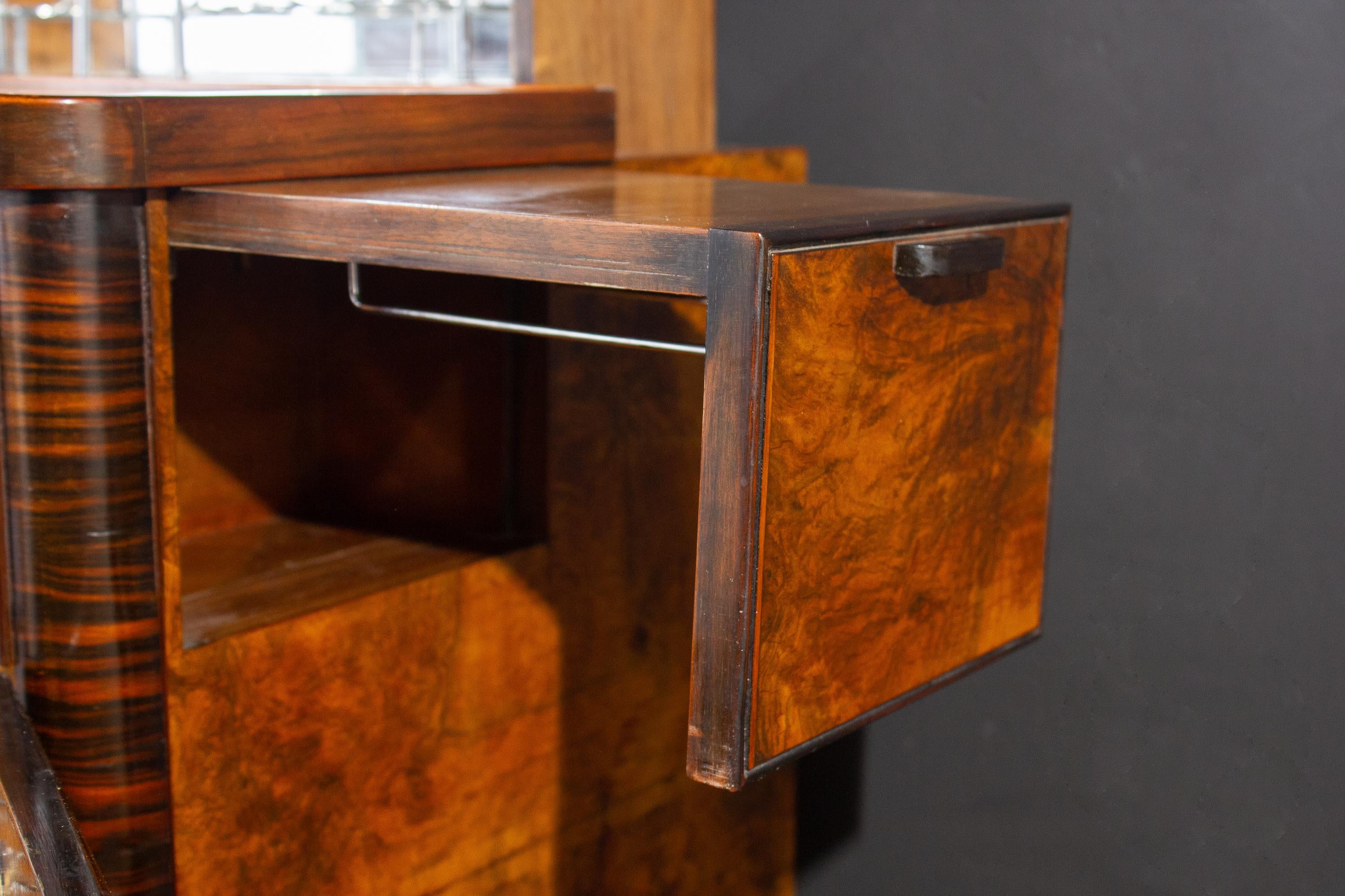 Art Deco Walnut Cocktail Dry Bar Cabinet, Italy, 1930s 10