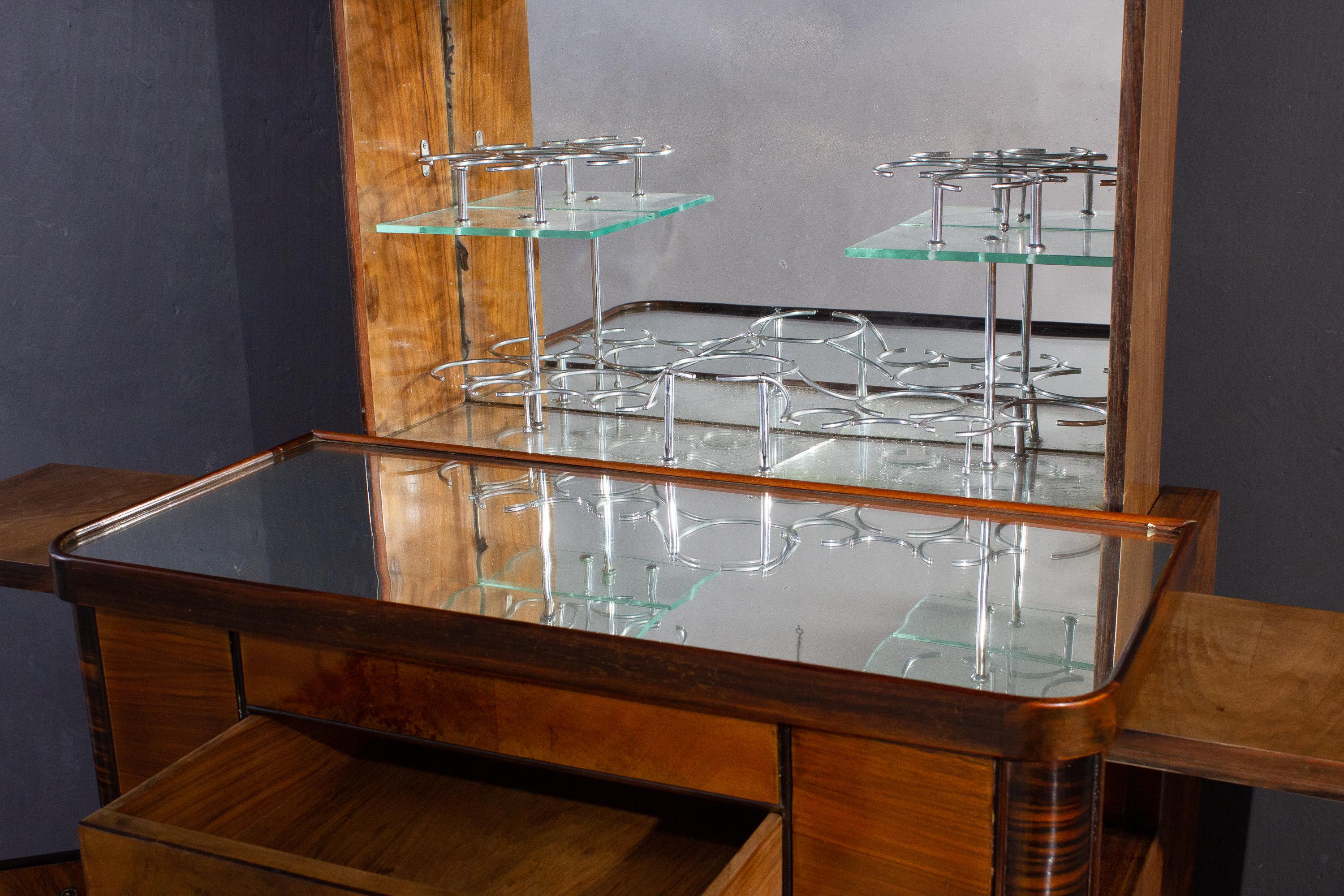 Art Deco Walnut Cocktail Dry Bar Cabinet, Italy, 1930s 12