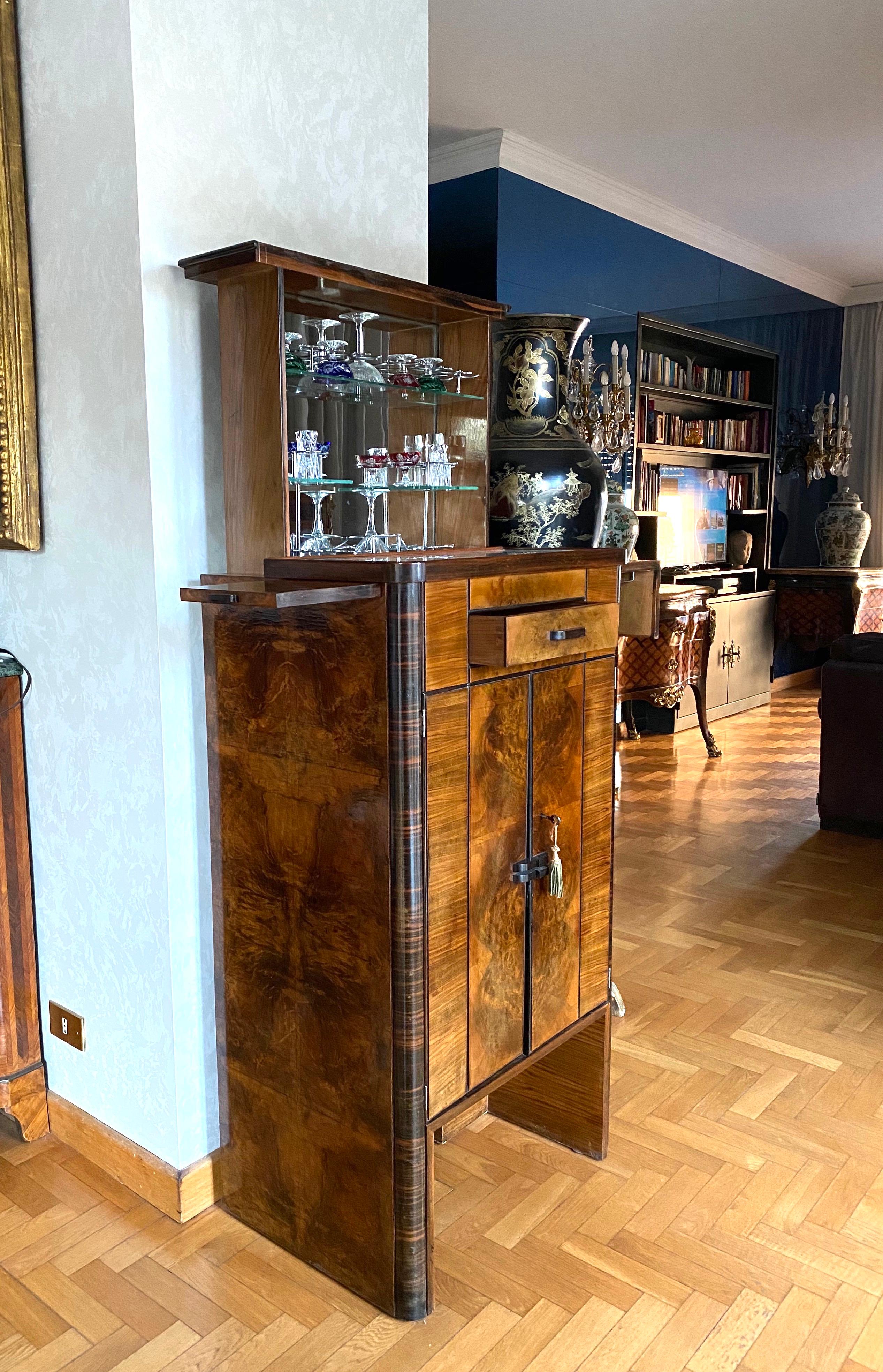 Art Deco Walnut Cocktail Dry Bar Cabinet, Italy, 1930s 15