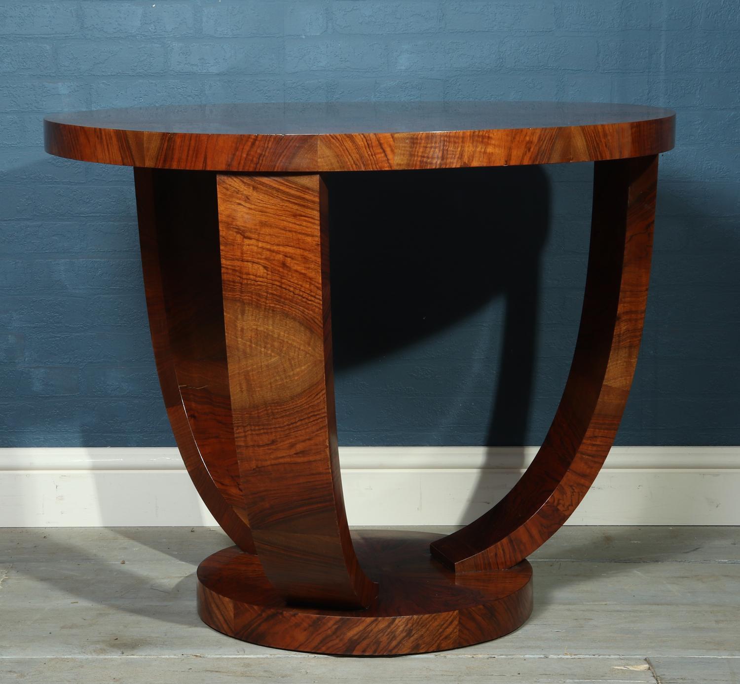 Art Deco Walnut Coffee Table, circa 1930 In Excellent Condition In Paddock Wood, Kent
