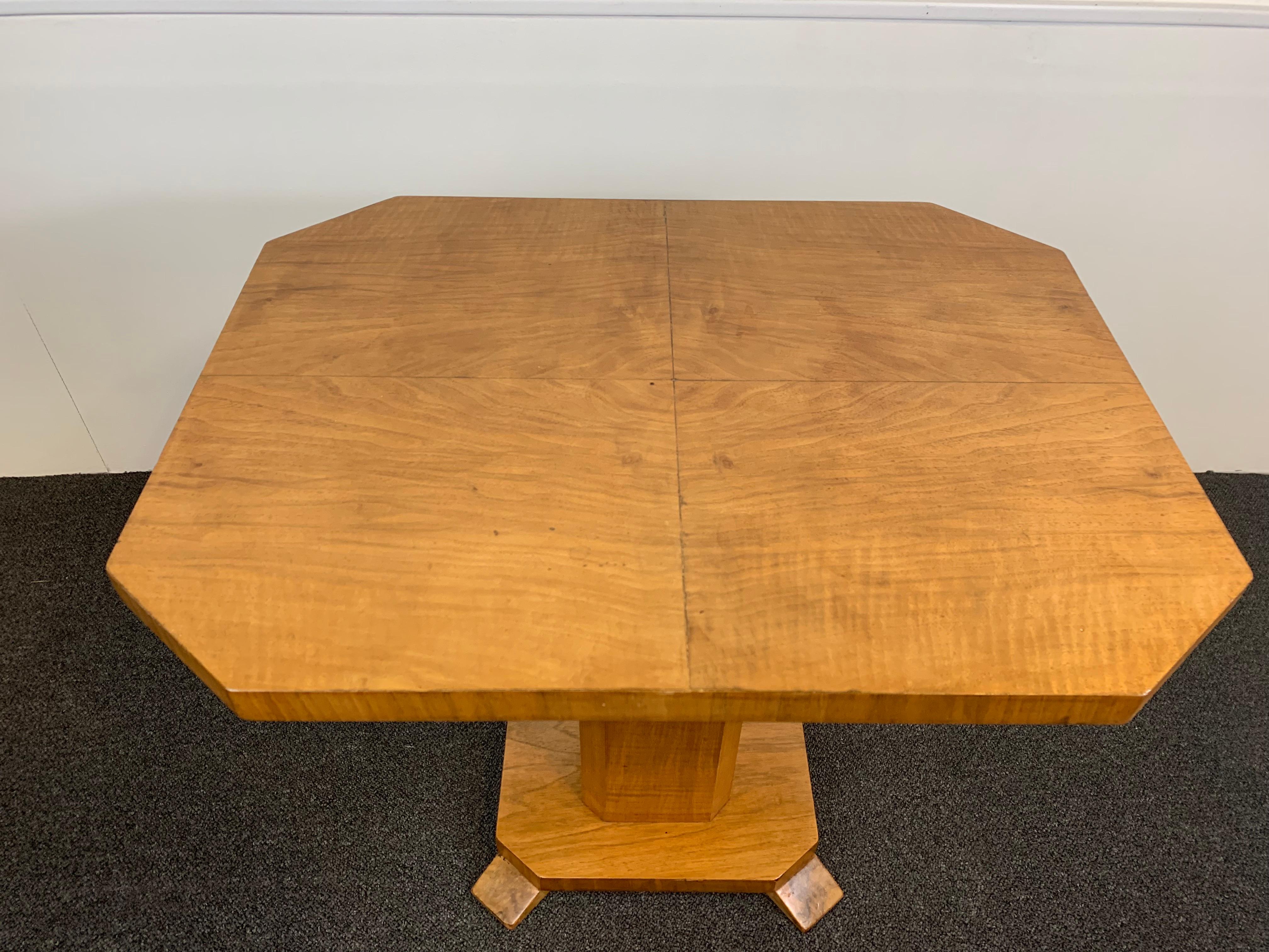 Art Deco walnut coffee table.
The pedestal/column reflects the shape of the tabletop as does the tables base.

Dimensions
Width 48cm
Length 62cm
Height 54.5cm.