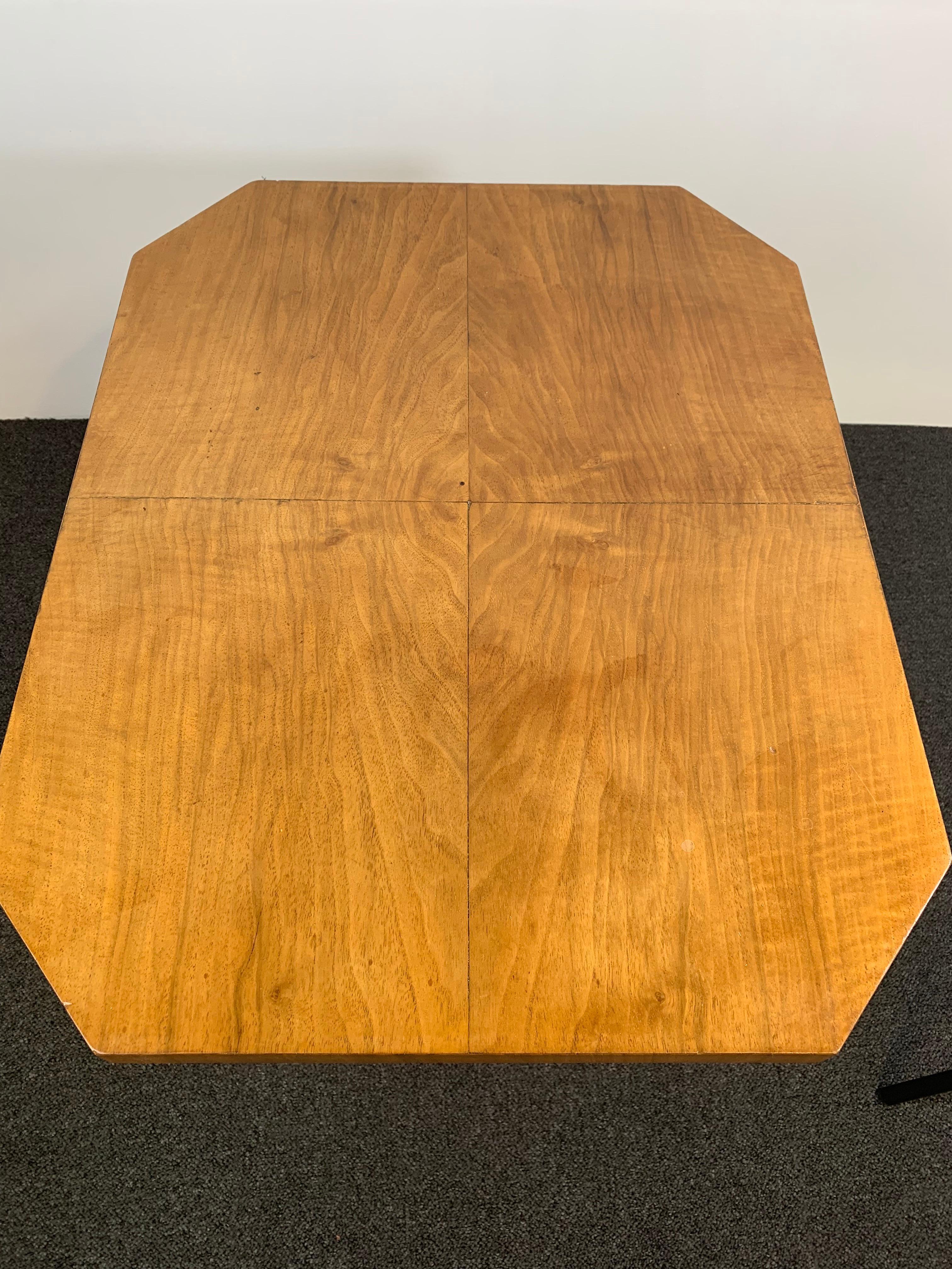 Art Deco Walnut Coffee Table In Good Condition For Sale In Lee on the Solent, Hampshire