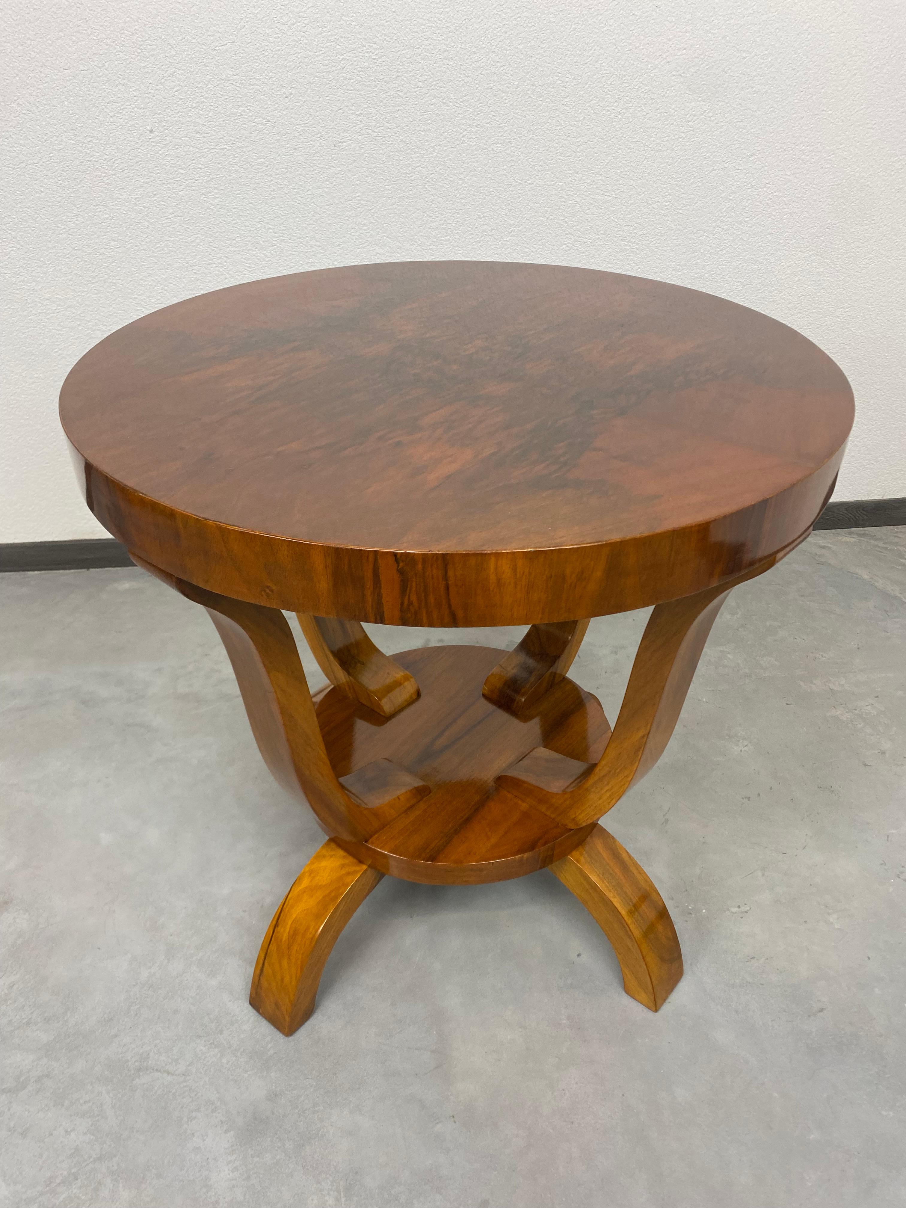 Mid-20th Century Art Deco Walnut Coffee Table 