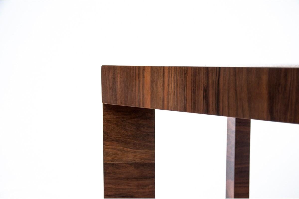 Art Deco walnut coffee table, Poland, 1960s. im Zustand „Gut“ im Angebot in Chorzów, PL