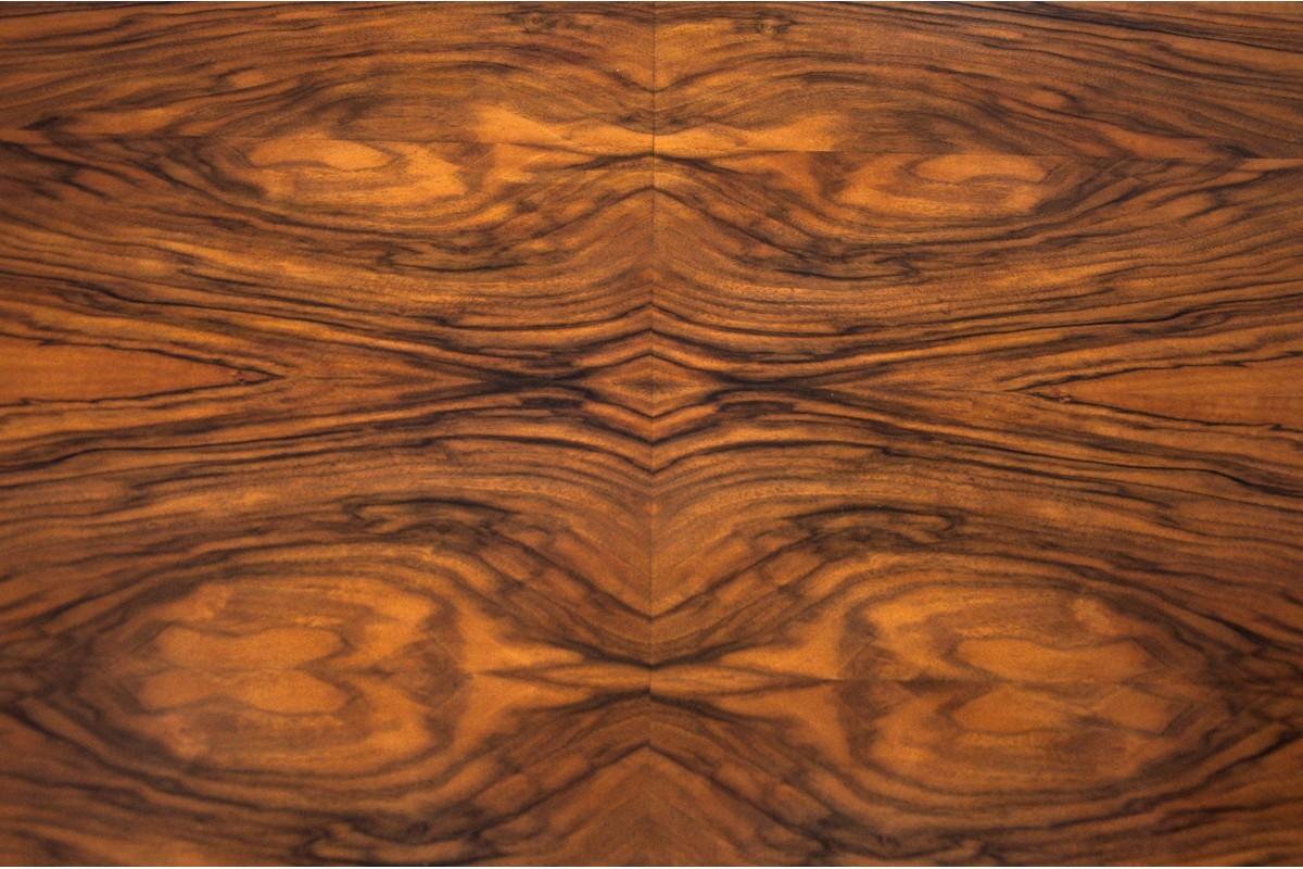 Art Deco walnut coffee table, Poland, 1960s. (Mitte des 20. Jahrhunderts) im Angebot