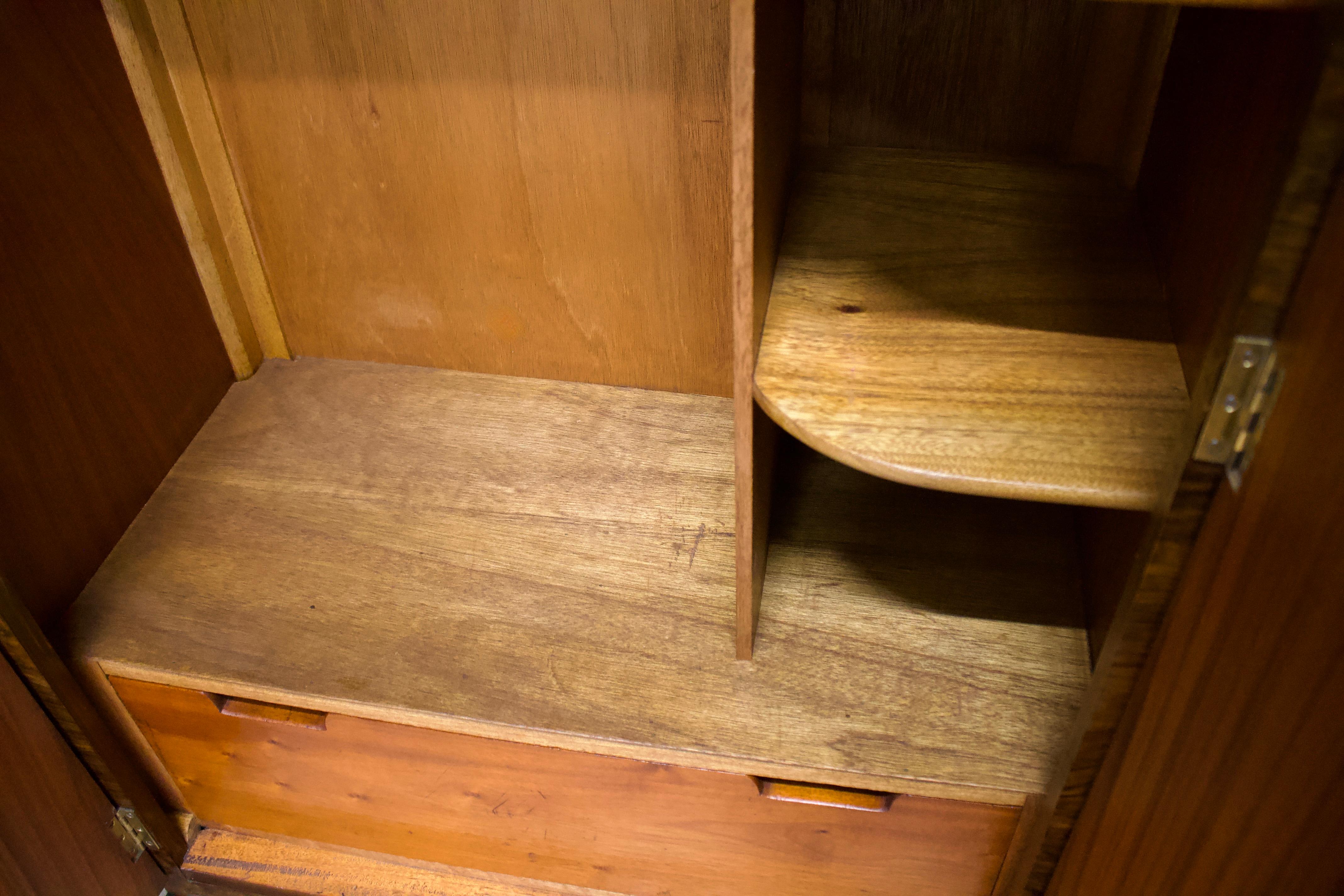 Armadio compatto in noce Art Déco, anni '30 in vendita 3