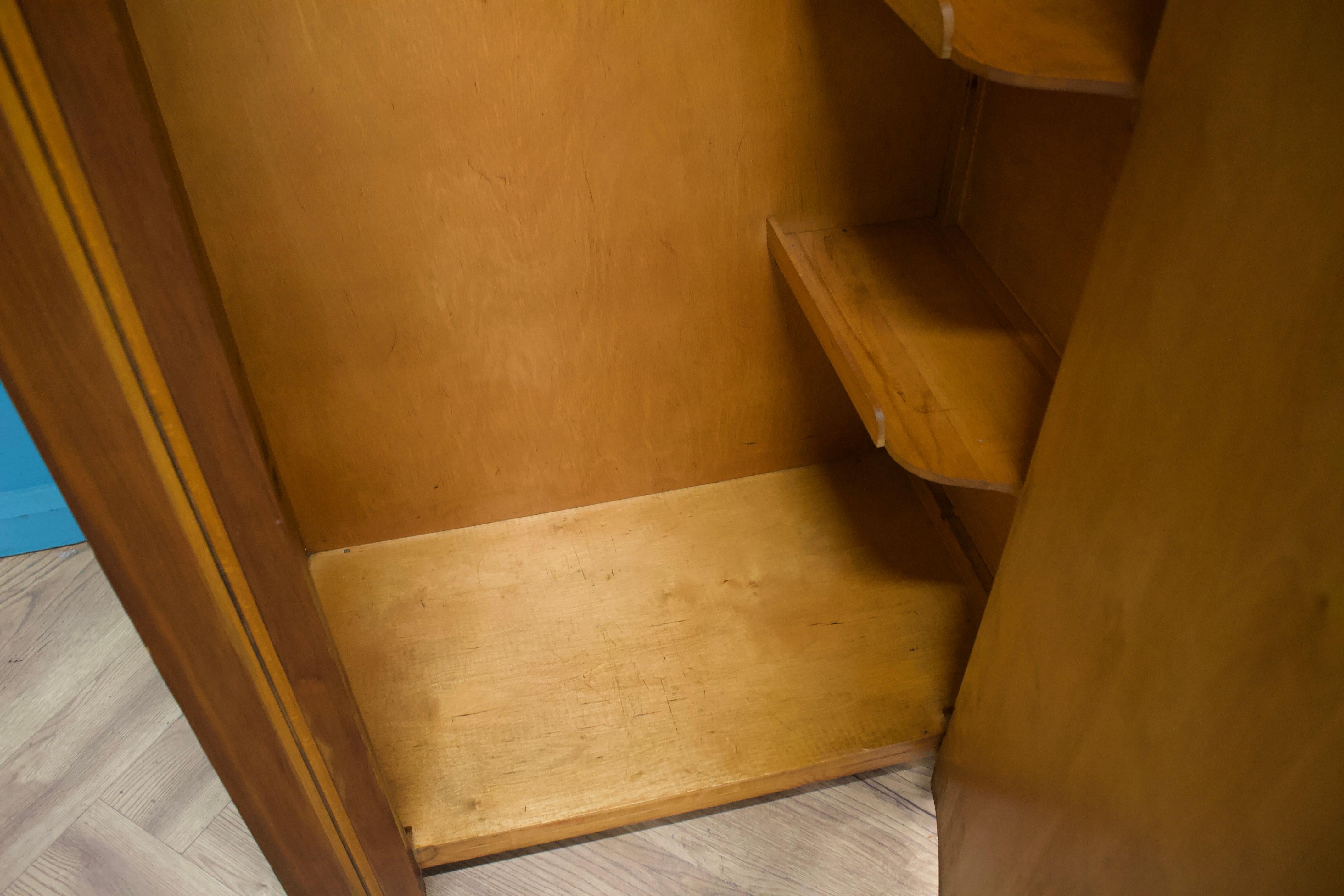 Armadio compatto in noce Art Déco, anni '30 in vendita 3