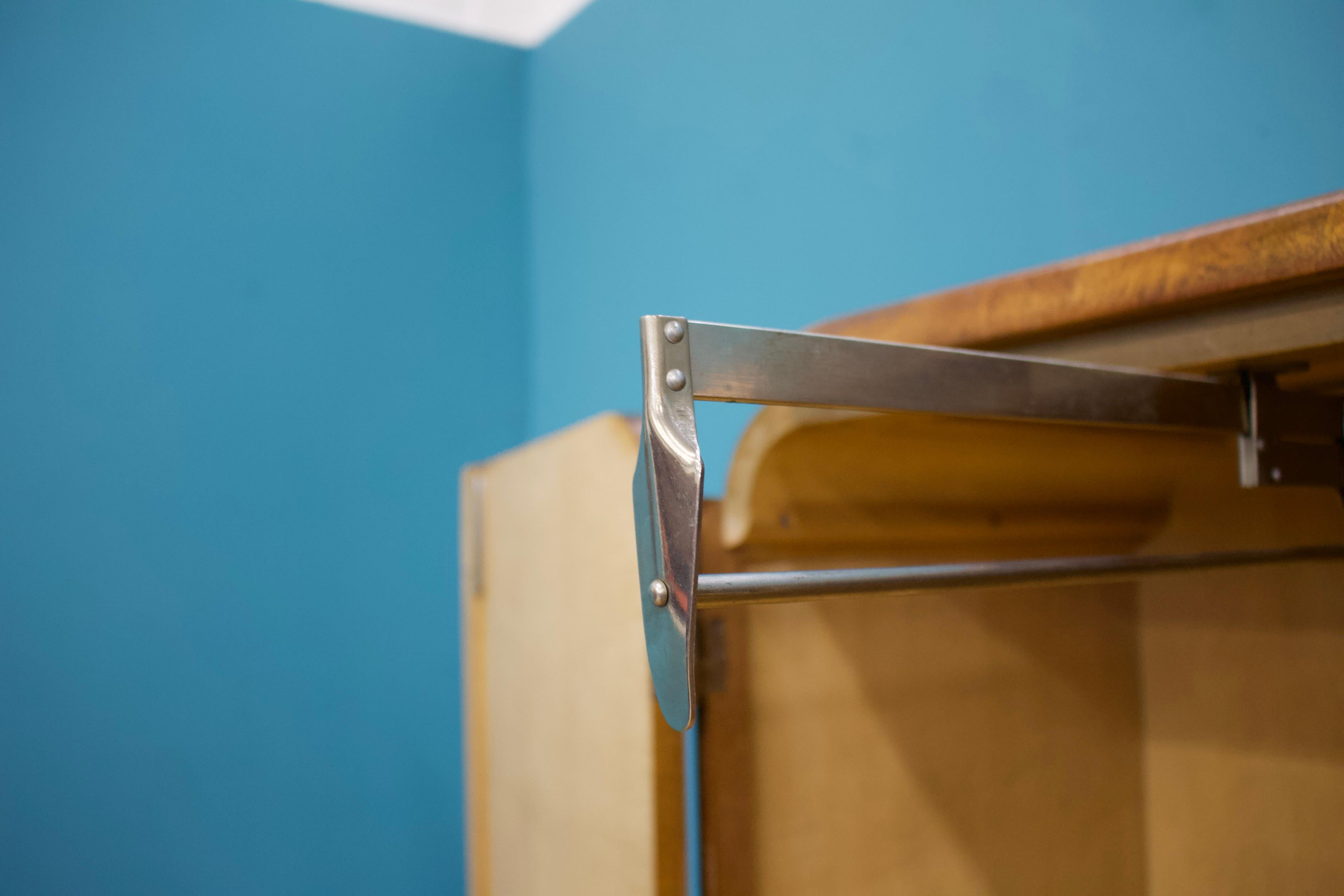 Armadio compatto in noce Art Déco, anni '30 in vendita 1