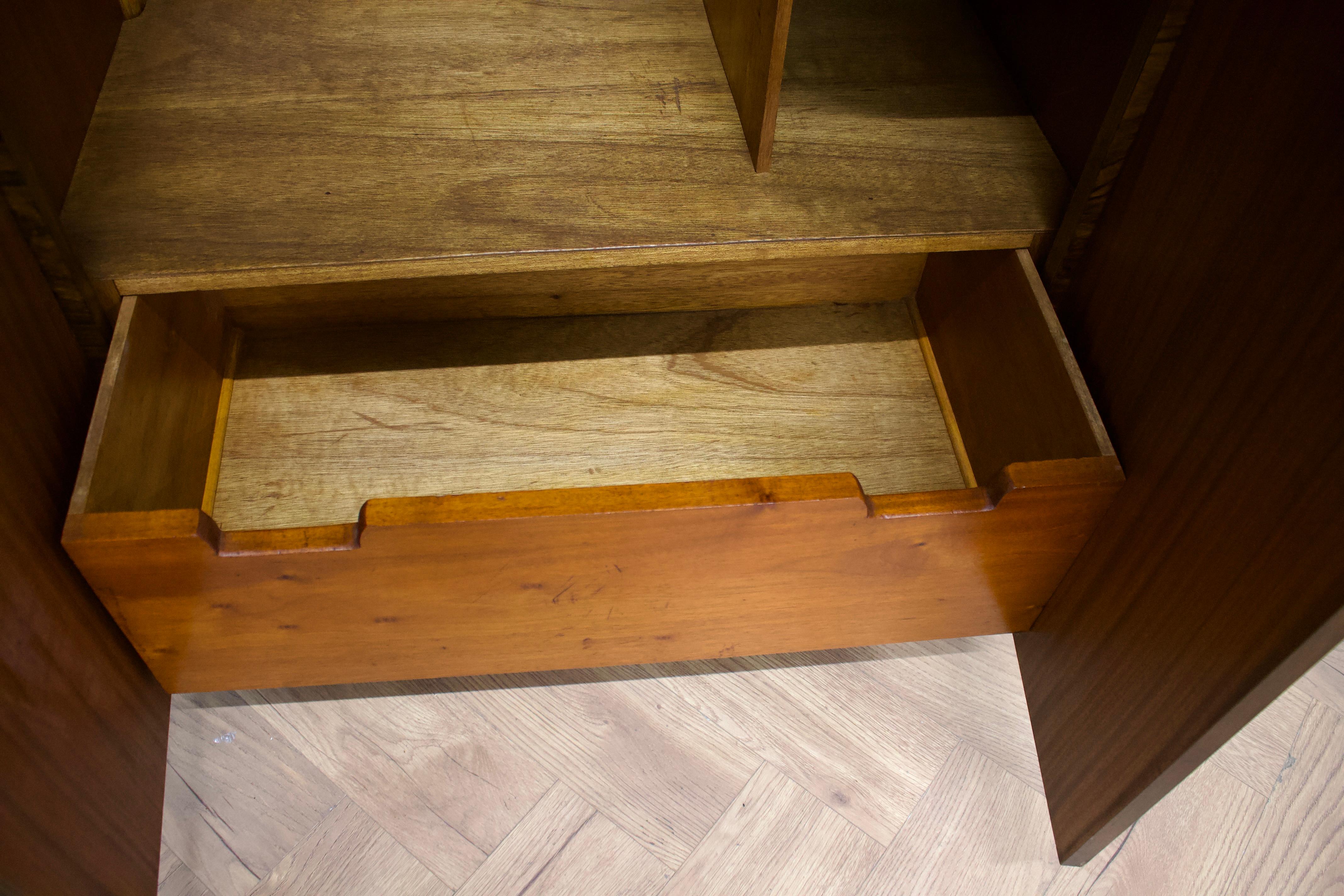 Armadio compatto in noce Art Déco, anni '30 in vendita 1