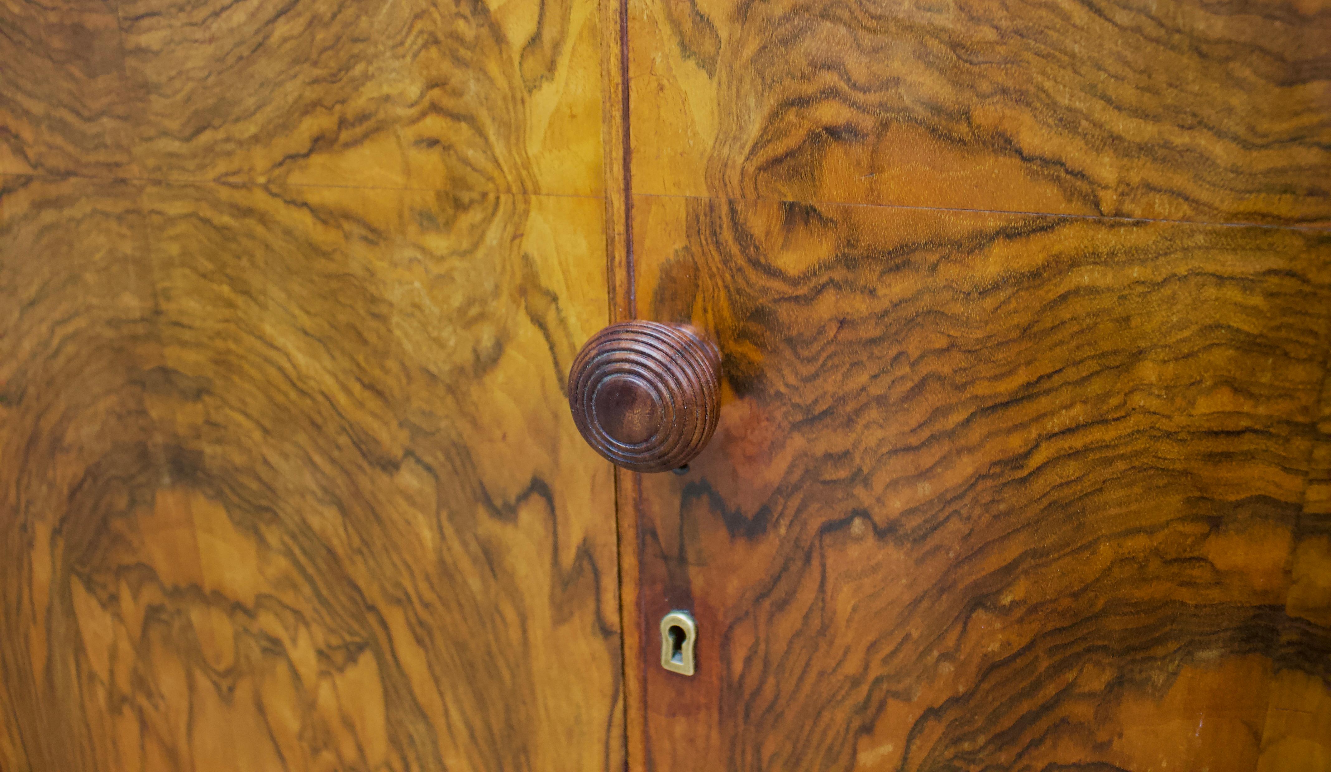 Armadio compatto in noce Art Déco, anni '30 in vendita 1