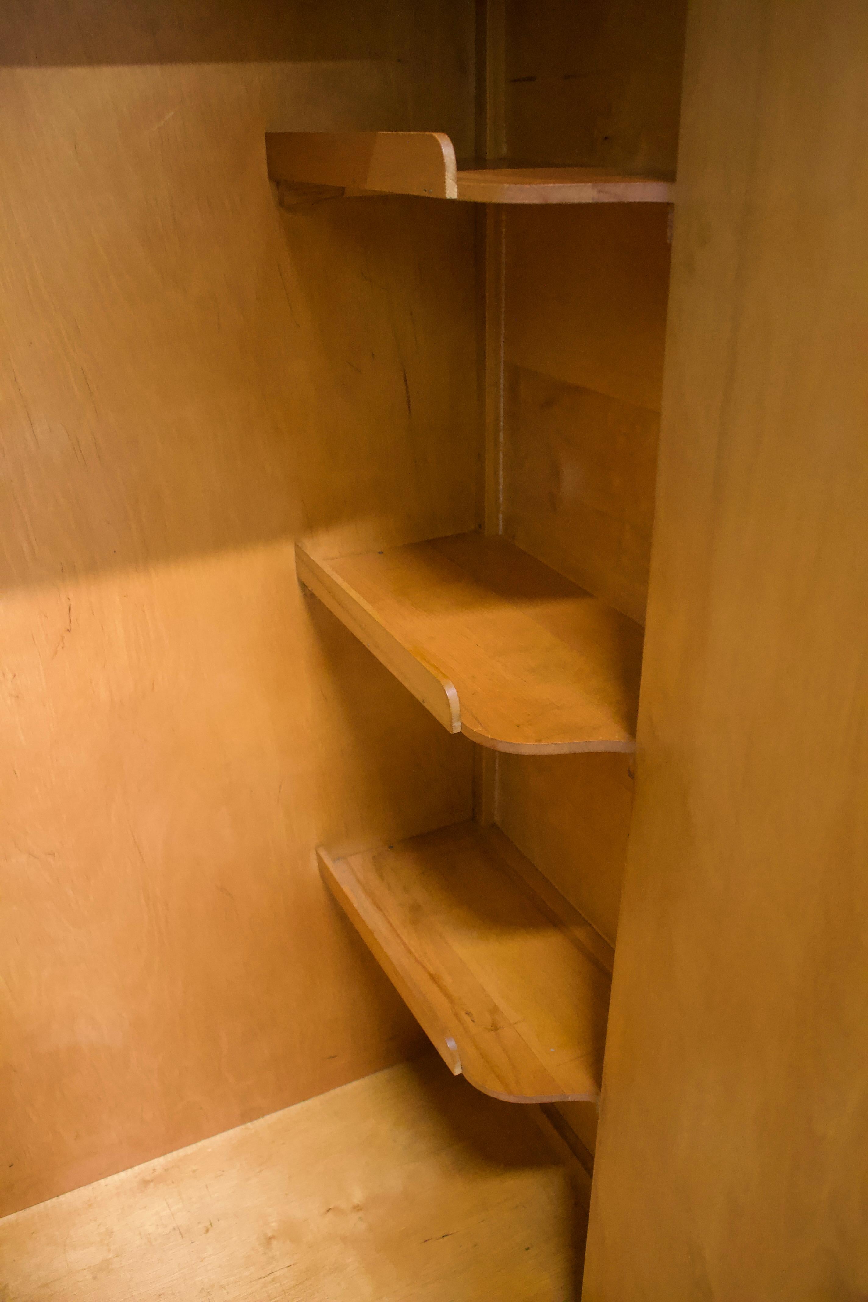 Armadio compatto in noce Art Déco, anni '30 in vendita 1