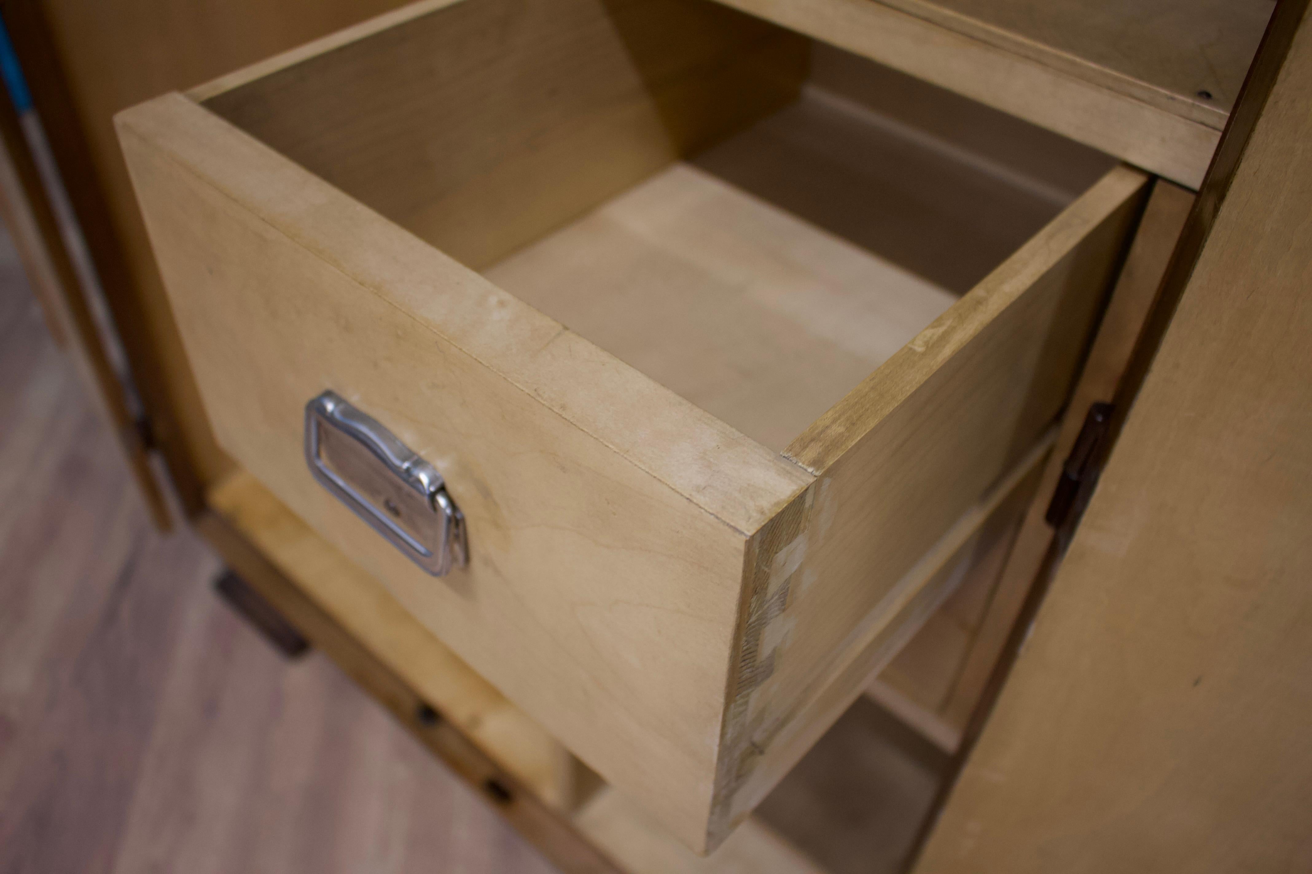 Armadio compatto in noce Art Déco, anni '30 in vendita 2