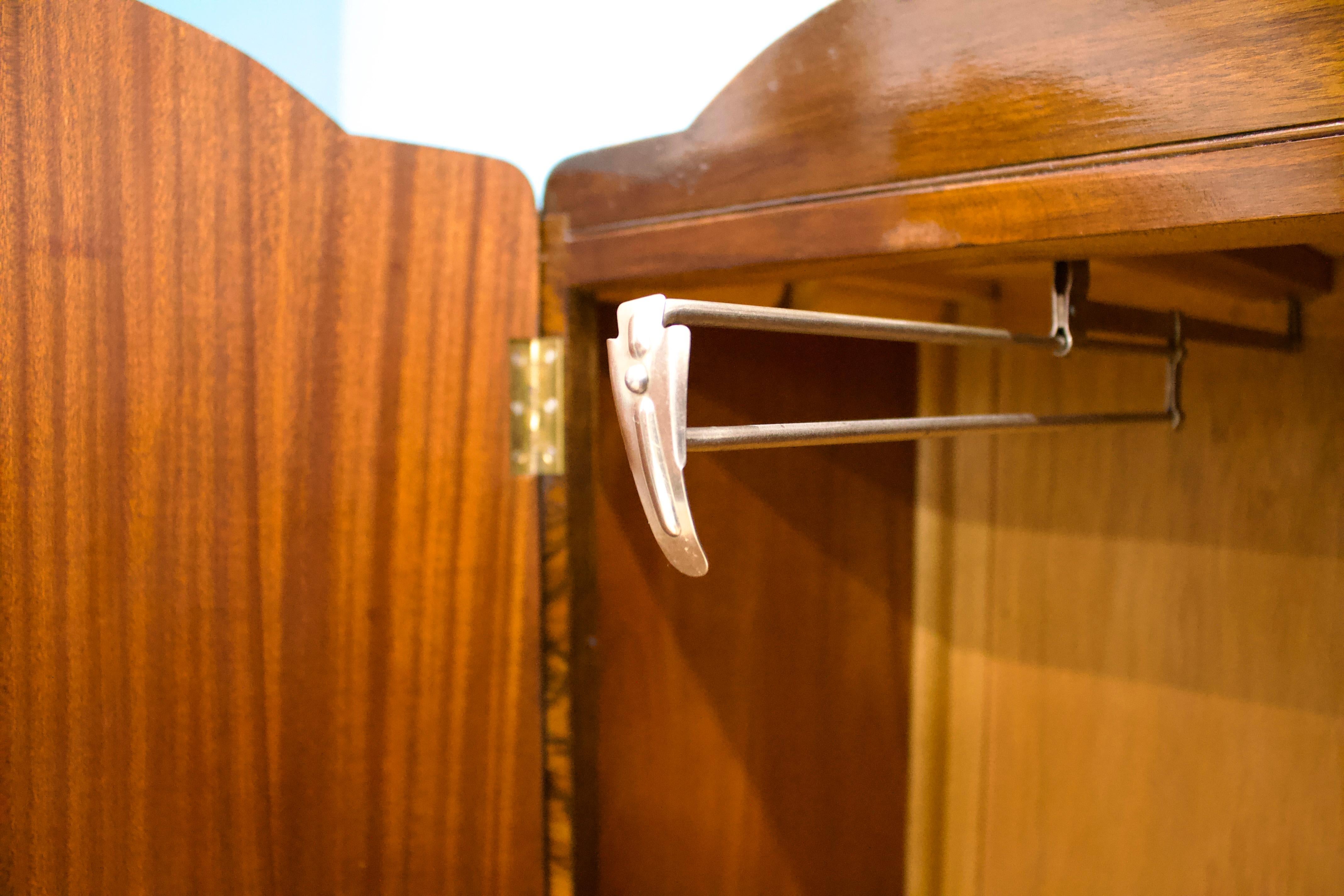 Armadio compatto in noce Art Déco, anni '30 in vendita 2