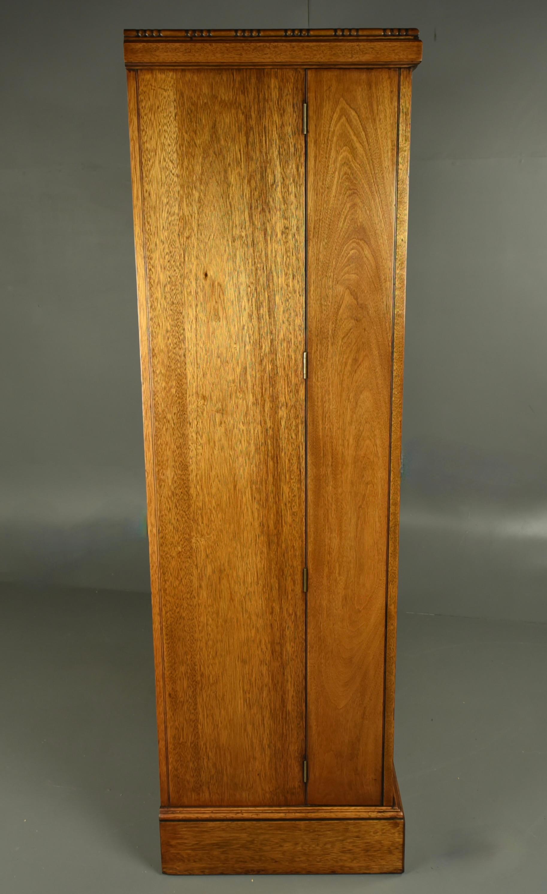 Art Deco walnut deep door compactom Gentleman's wardrobe 5