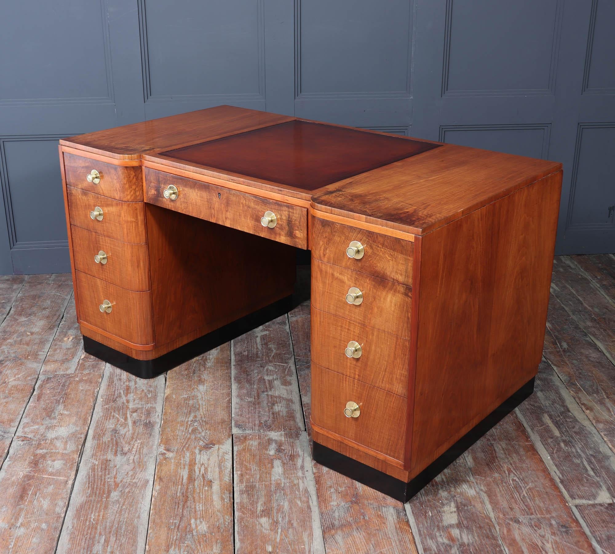Scrivania in noce Art Deco di Waring & Gillows in vendita 4
