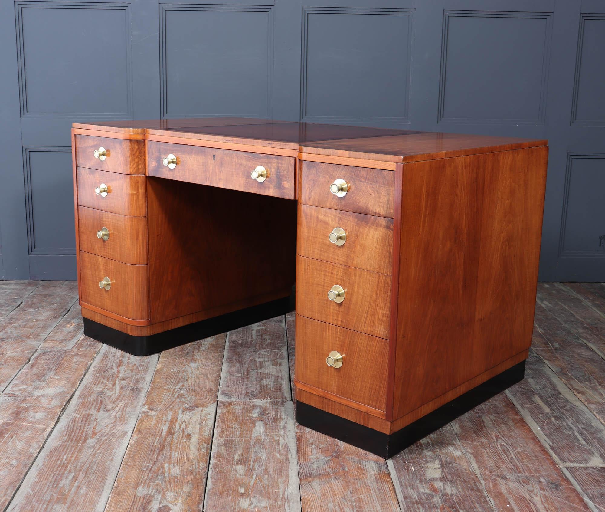 Scrivania in noce Art Deco di Waring & Gillows in vendita 5