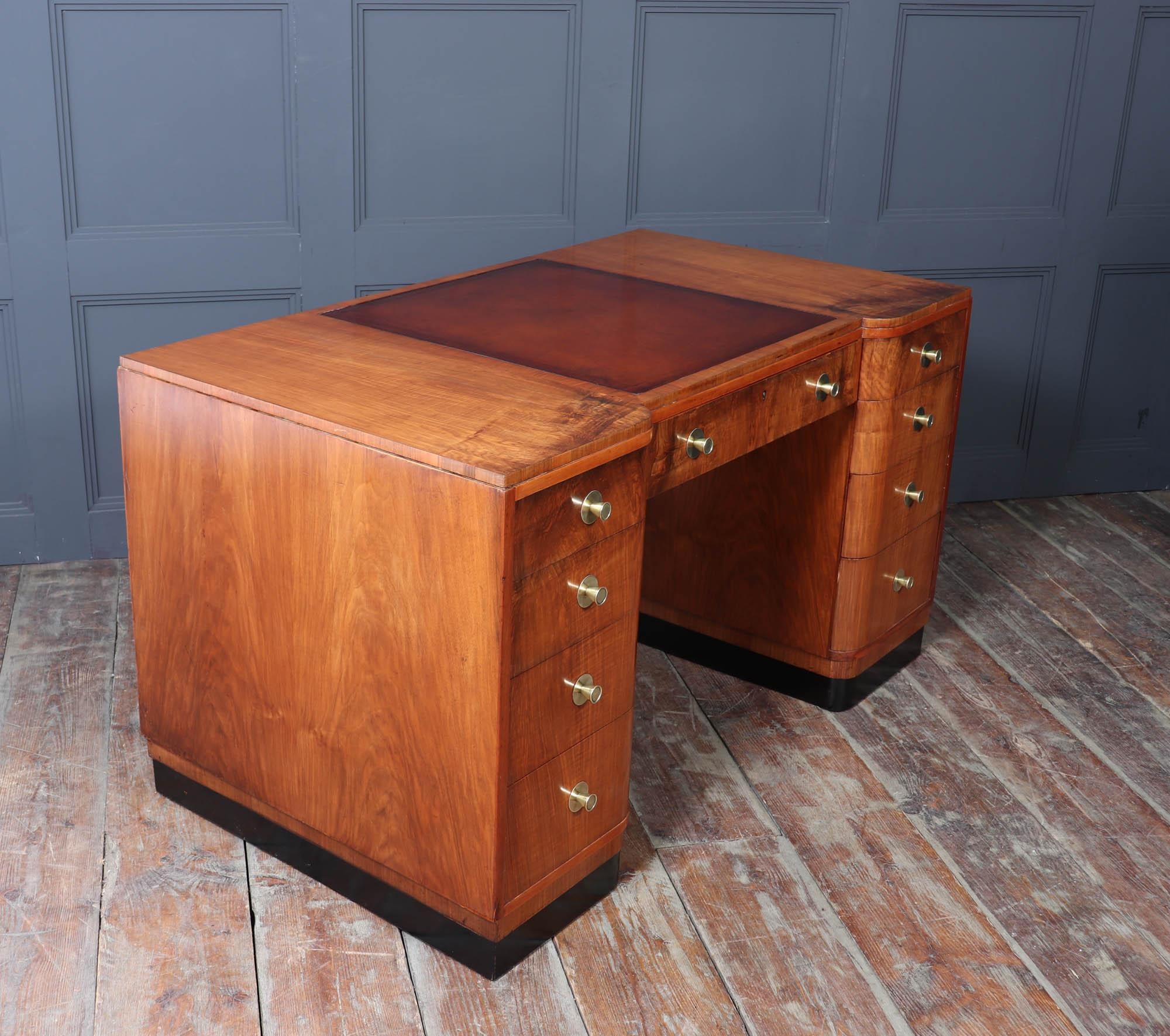 Scrivania in noce Art Deco di Waring & Gillows in vendita 8