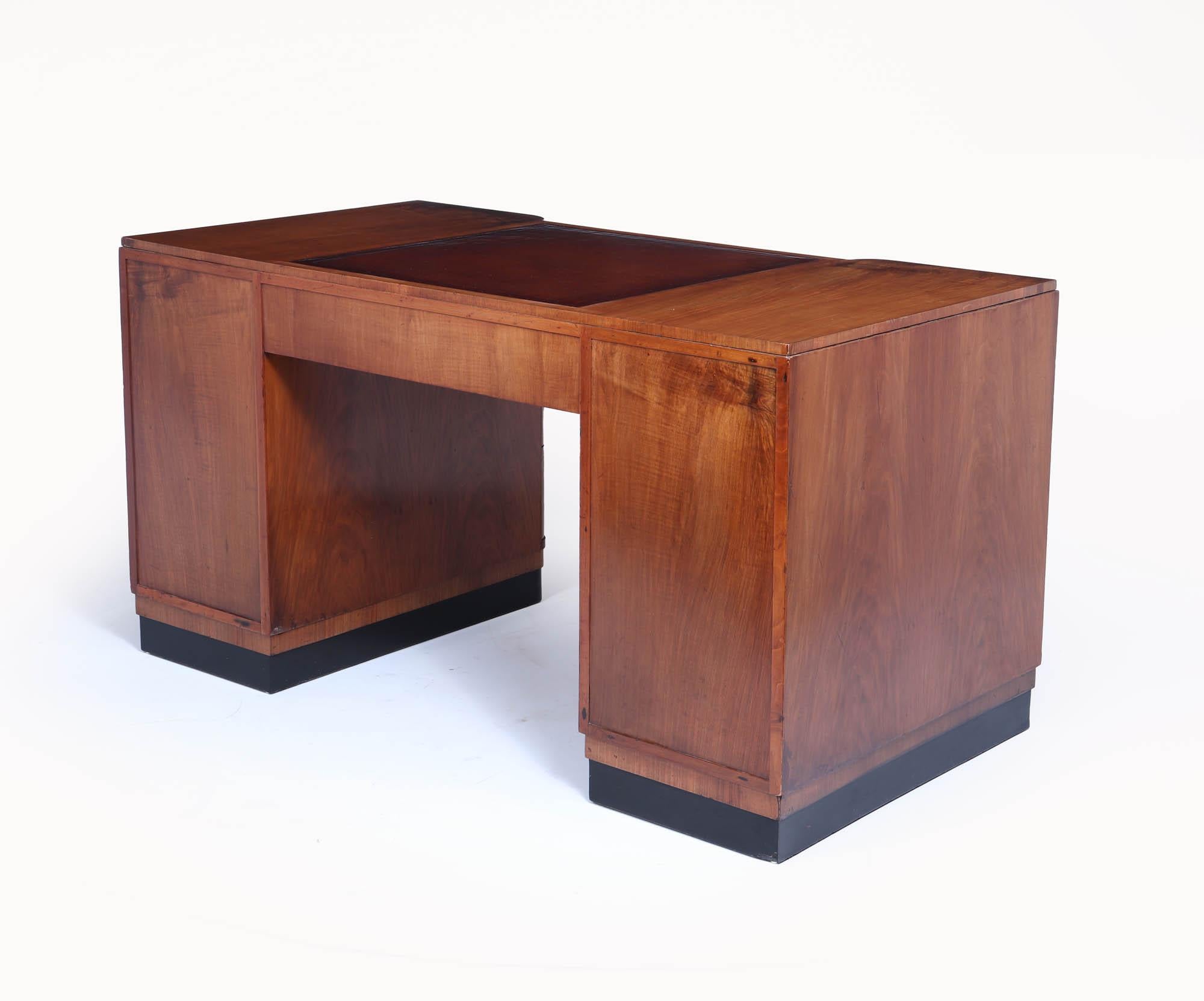 Scrivania in noce Art Deco di Waring & Gillows In condizioni ottime in vendita a Paddock Wood Tonbridge, GB