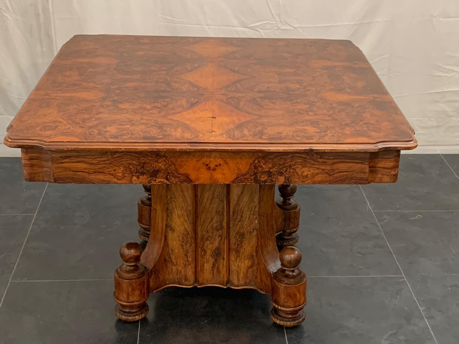 Art Deco Walnut Dining Table, 1930s In Good Condition For Sale In Montelabbate, PU