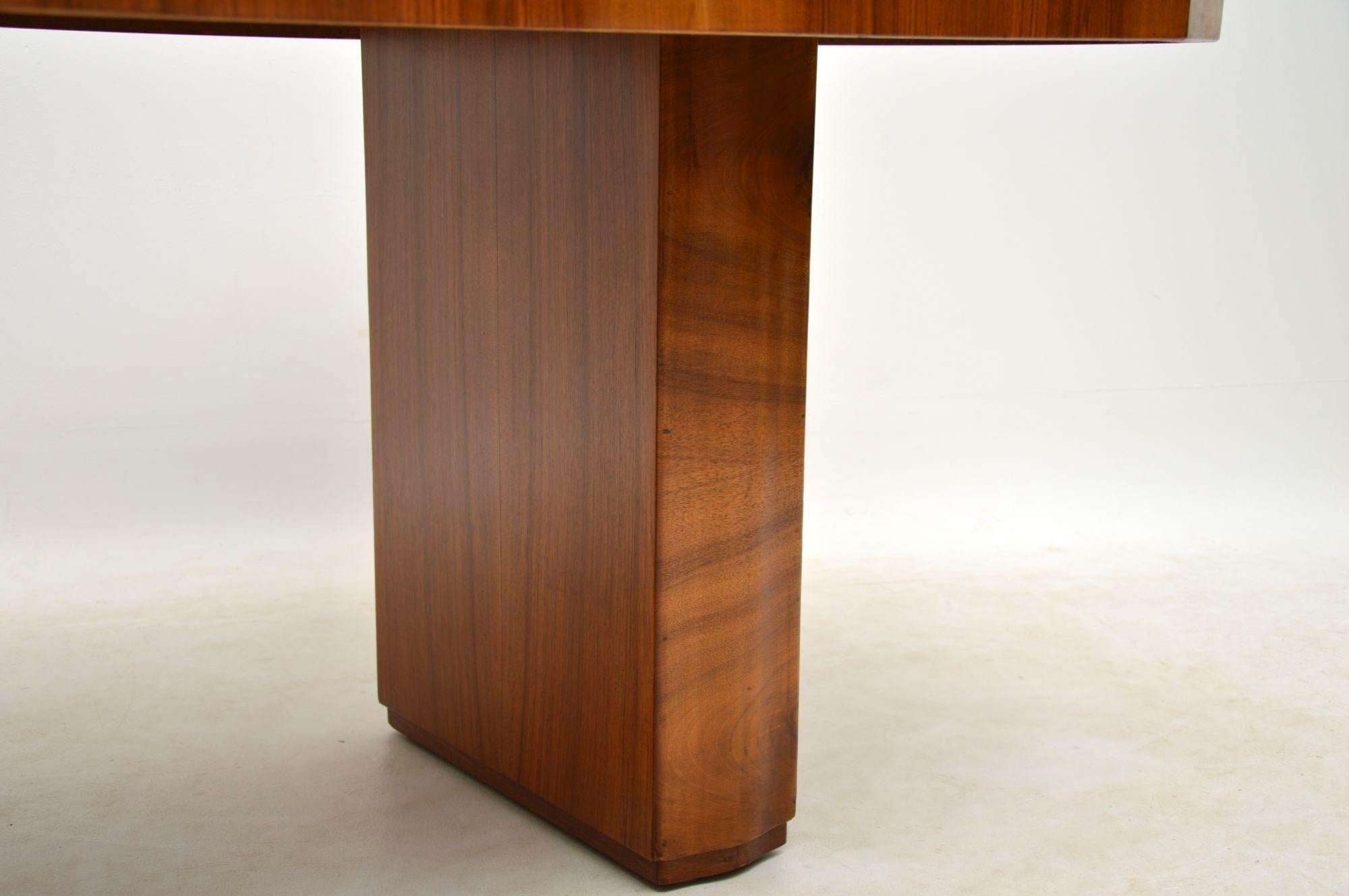 Art Deco Esstisch aus Nussbaumholz und sechs Stühle im Angebot 6